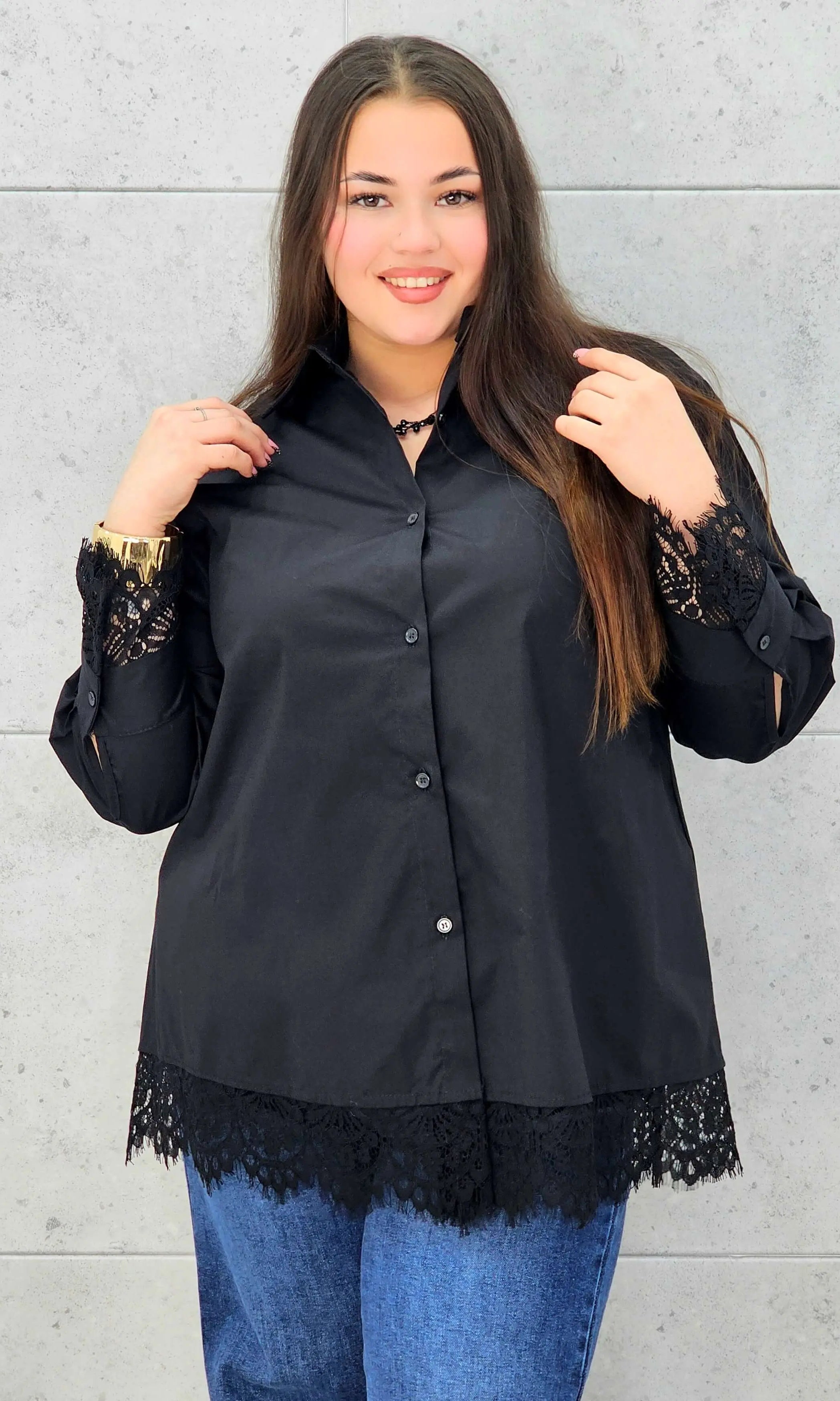 Koszula plus size z koronką– elegancka koszula XXL z koronkowym wykończeniem Stylowa XL