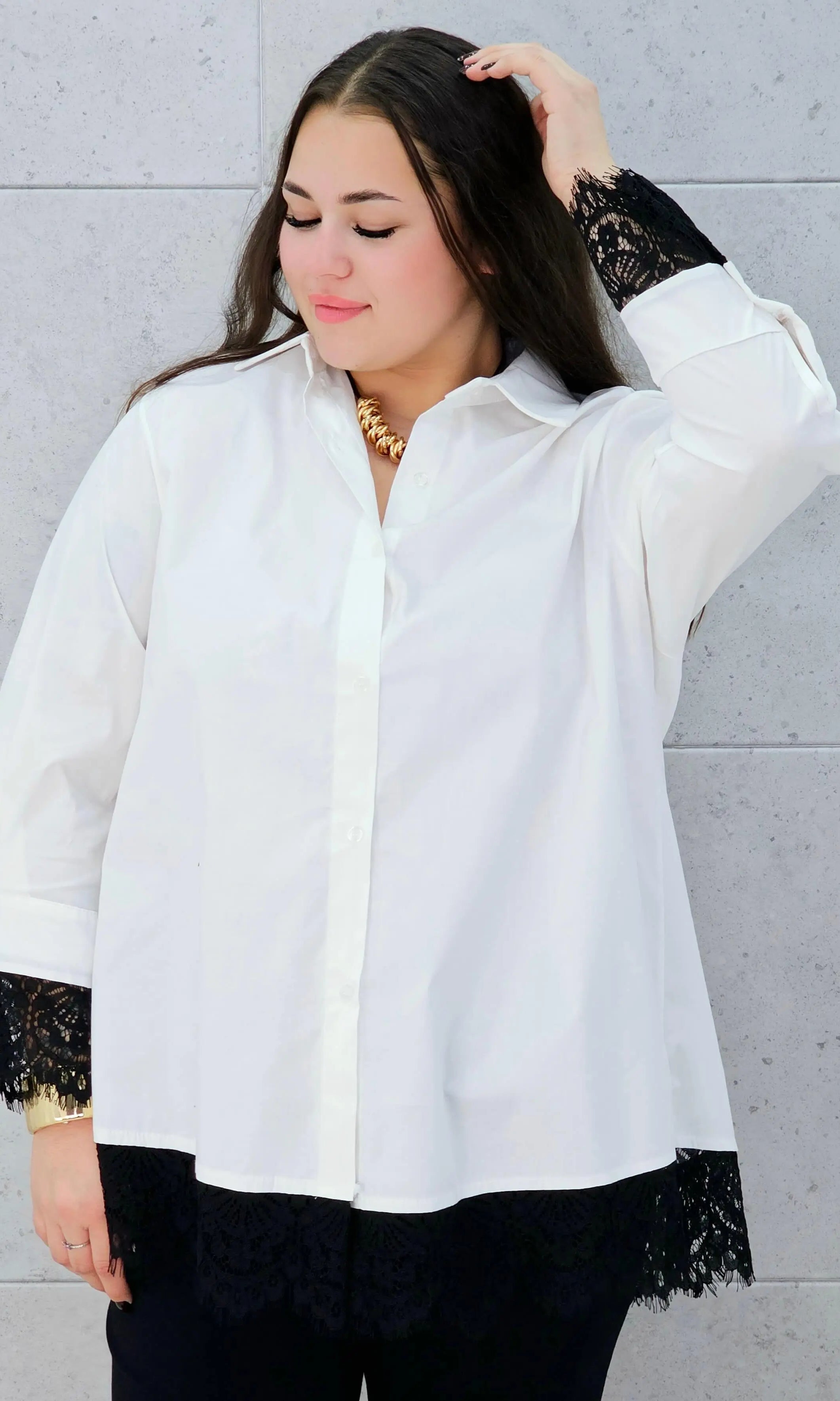 koszula z koronką biała plus size Stylowa XL – zapinana na guziki