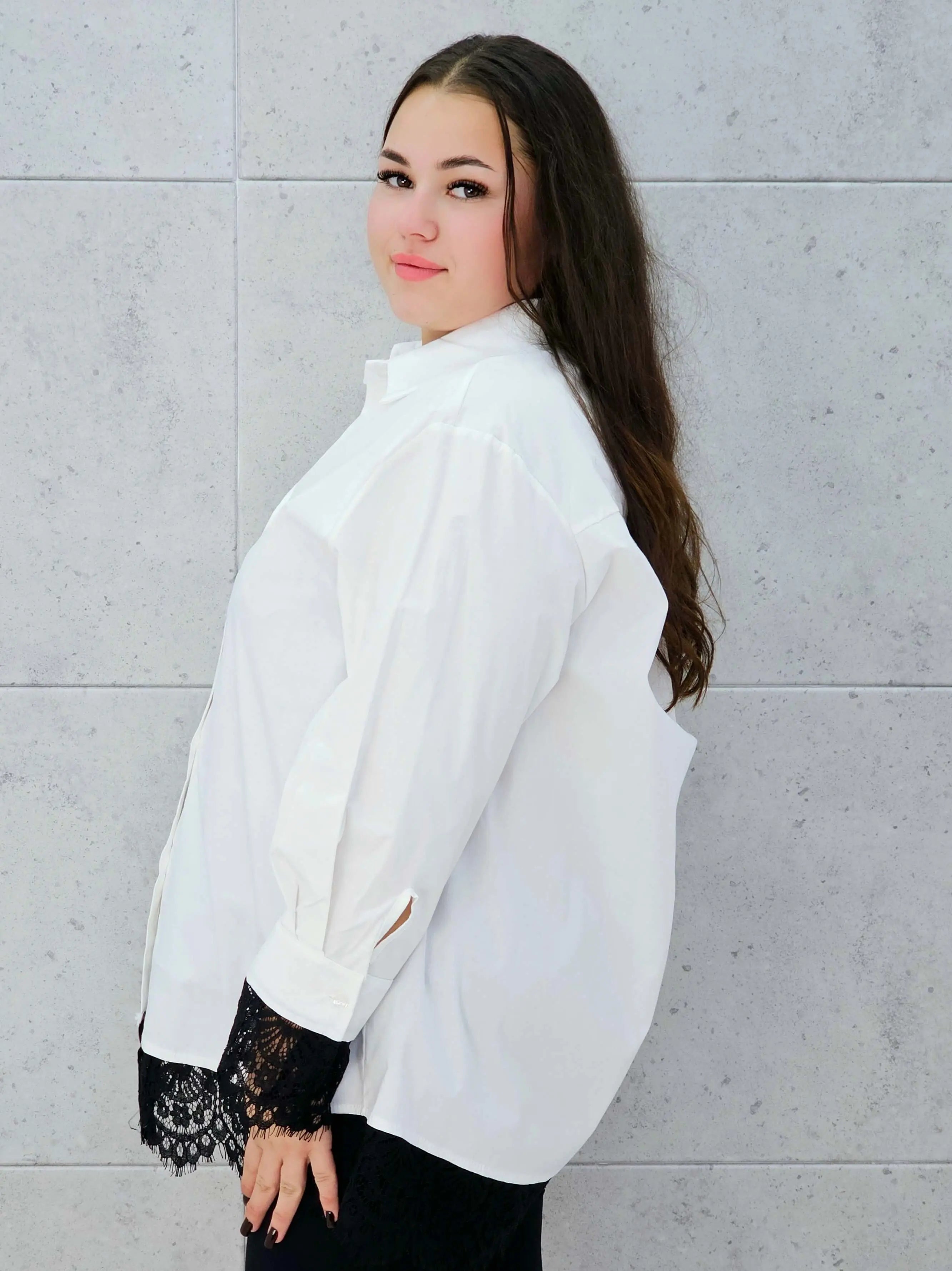 koszula z koronką biała plus size Stylowa XL – bok