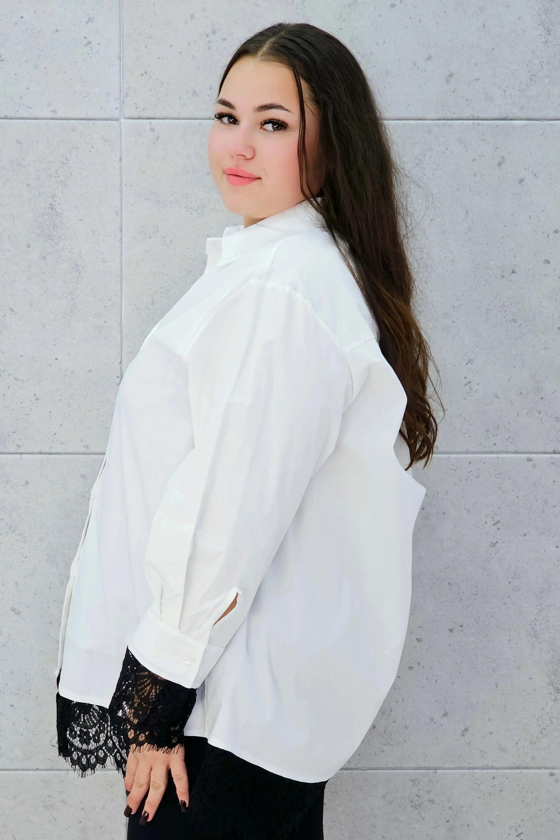 koszula z koronką biała plus size Stylowa XL – bok