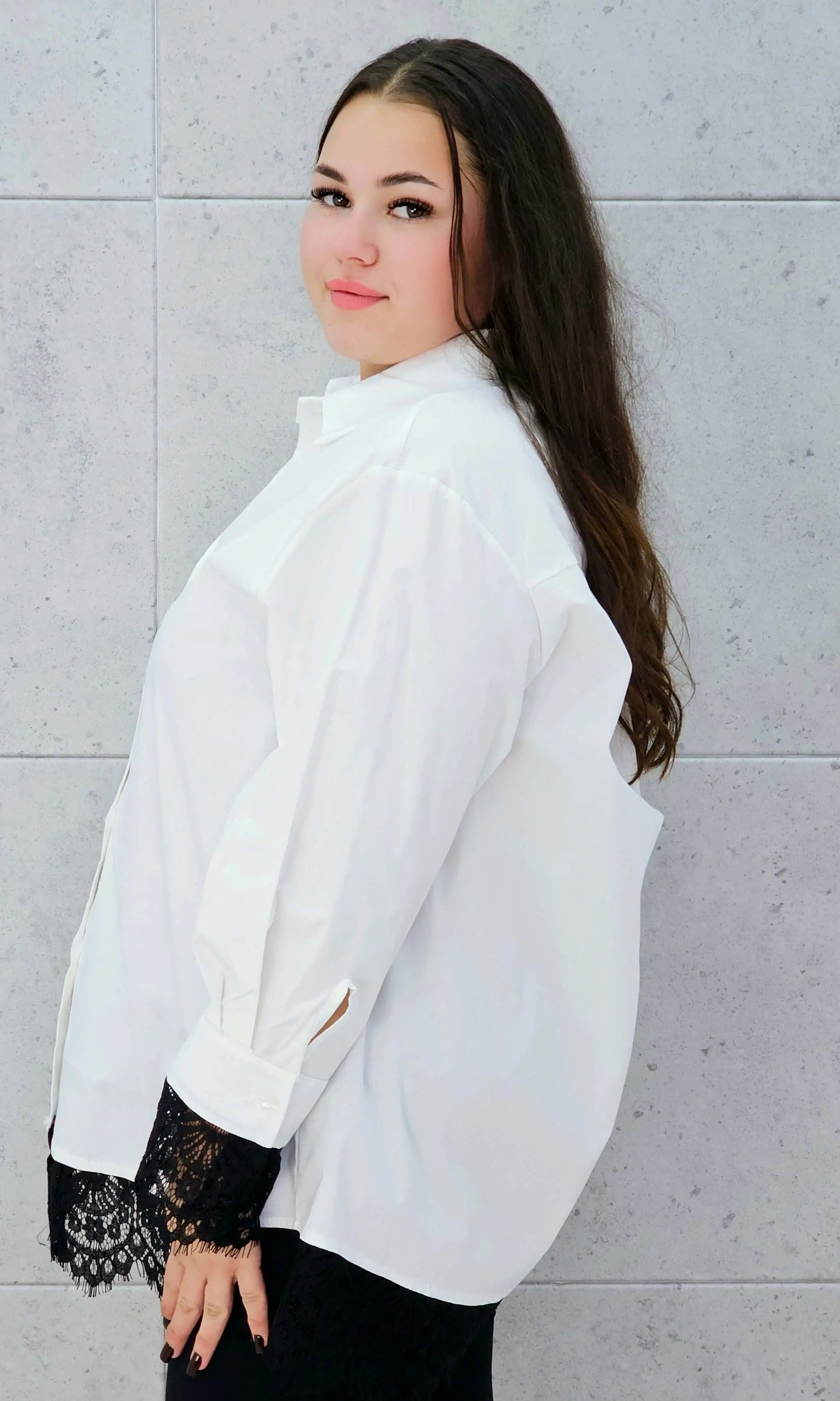 koszula z koronką biała plus size Stylowa XL – bok