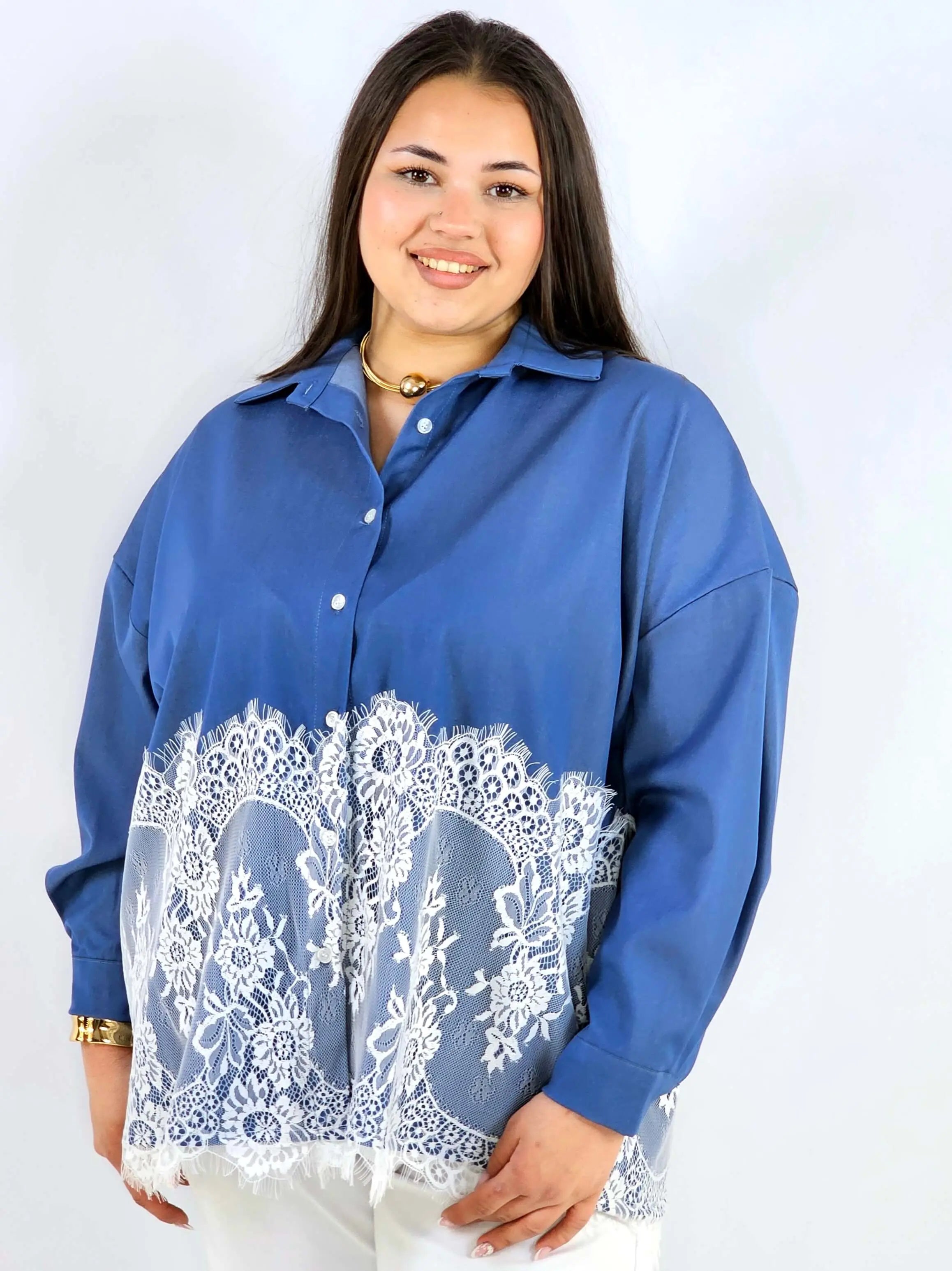 Koszula plus size z koronkowym dołem XXL – elegancki styl Stylowa XL
