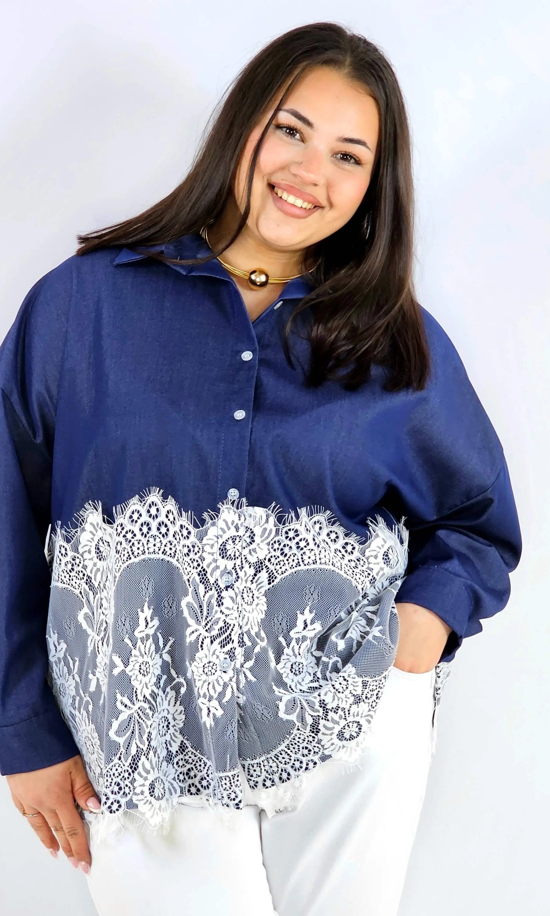 Koszula plus size z koronkowym dołem XXL – elegancki styl Stylowa XL