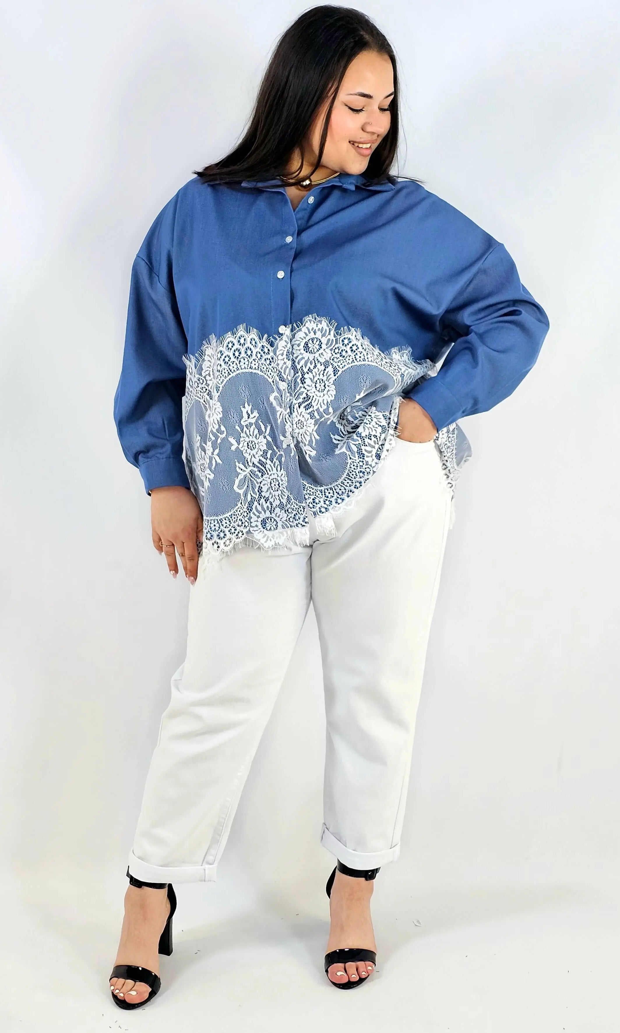 Koszula plus size z koronkowym dołem XXL – elegancki styl Stylowa XL