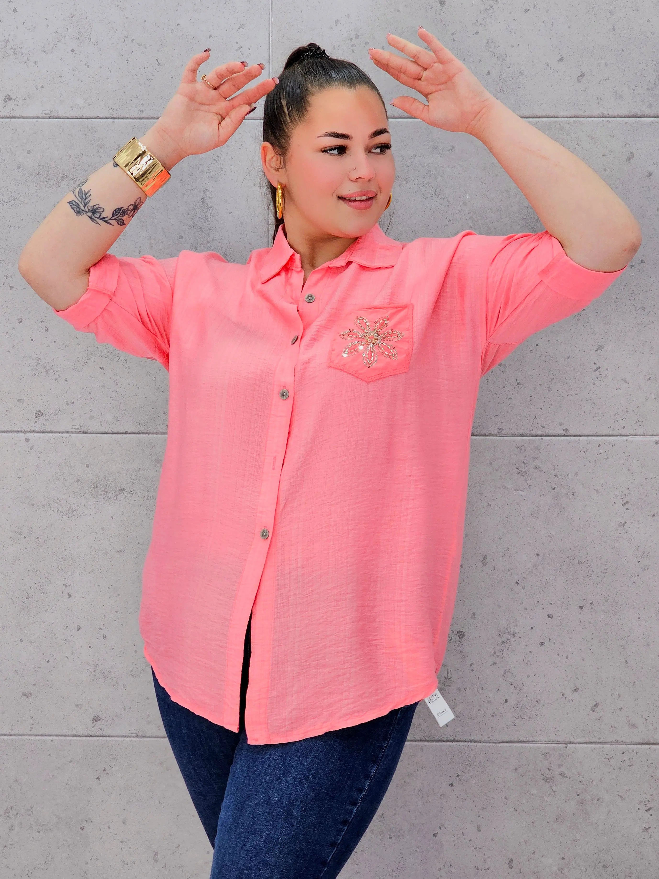 Koszula plus size z ozdobną kieszonką – stylowa i lekka koszula XXL Stylowa XL