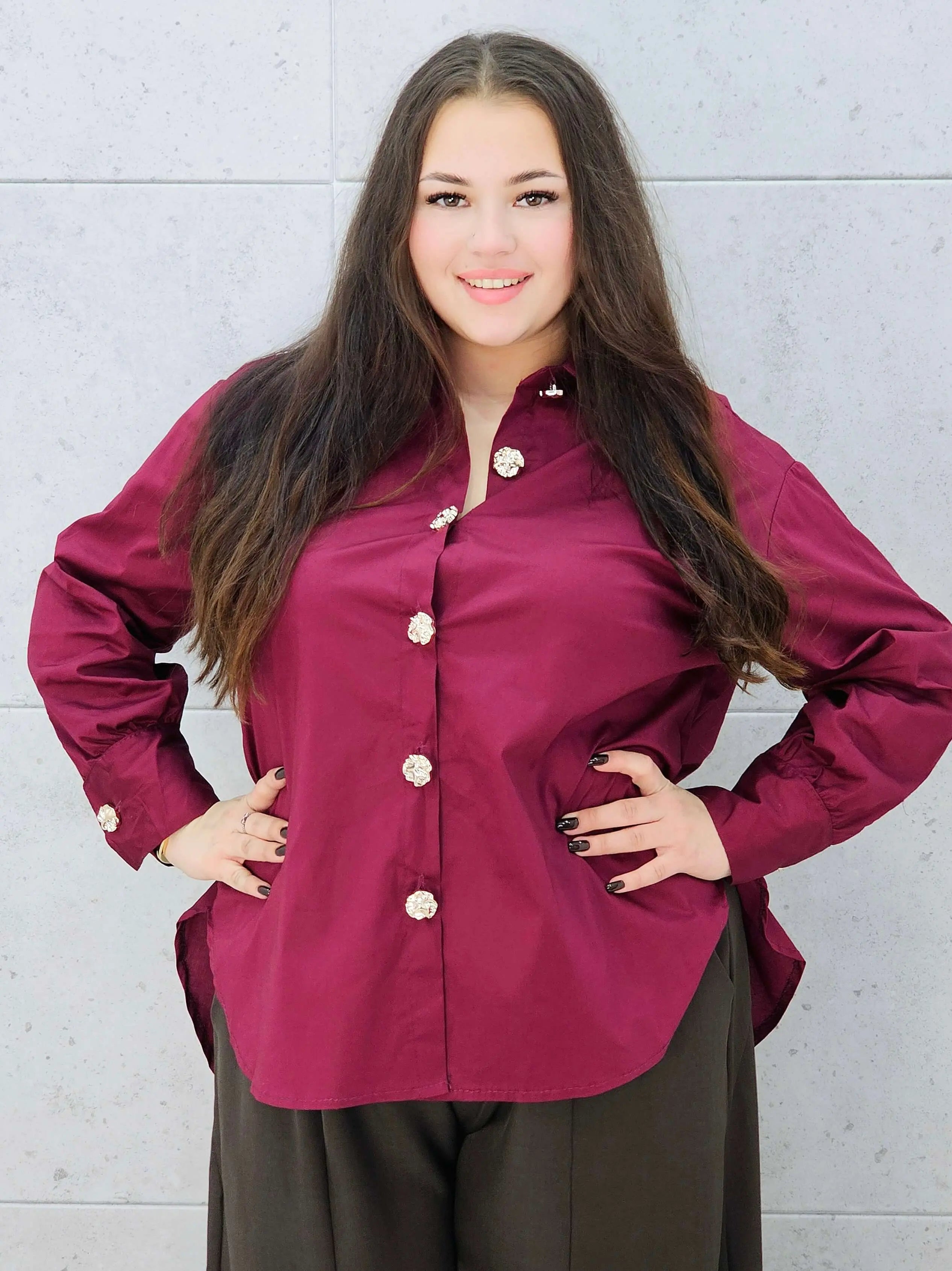 bordowa koszula z ozdobnymi guzikami XXL – stylizacja świąteczna