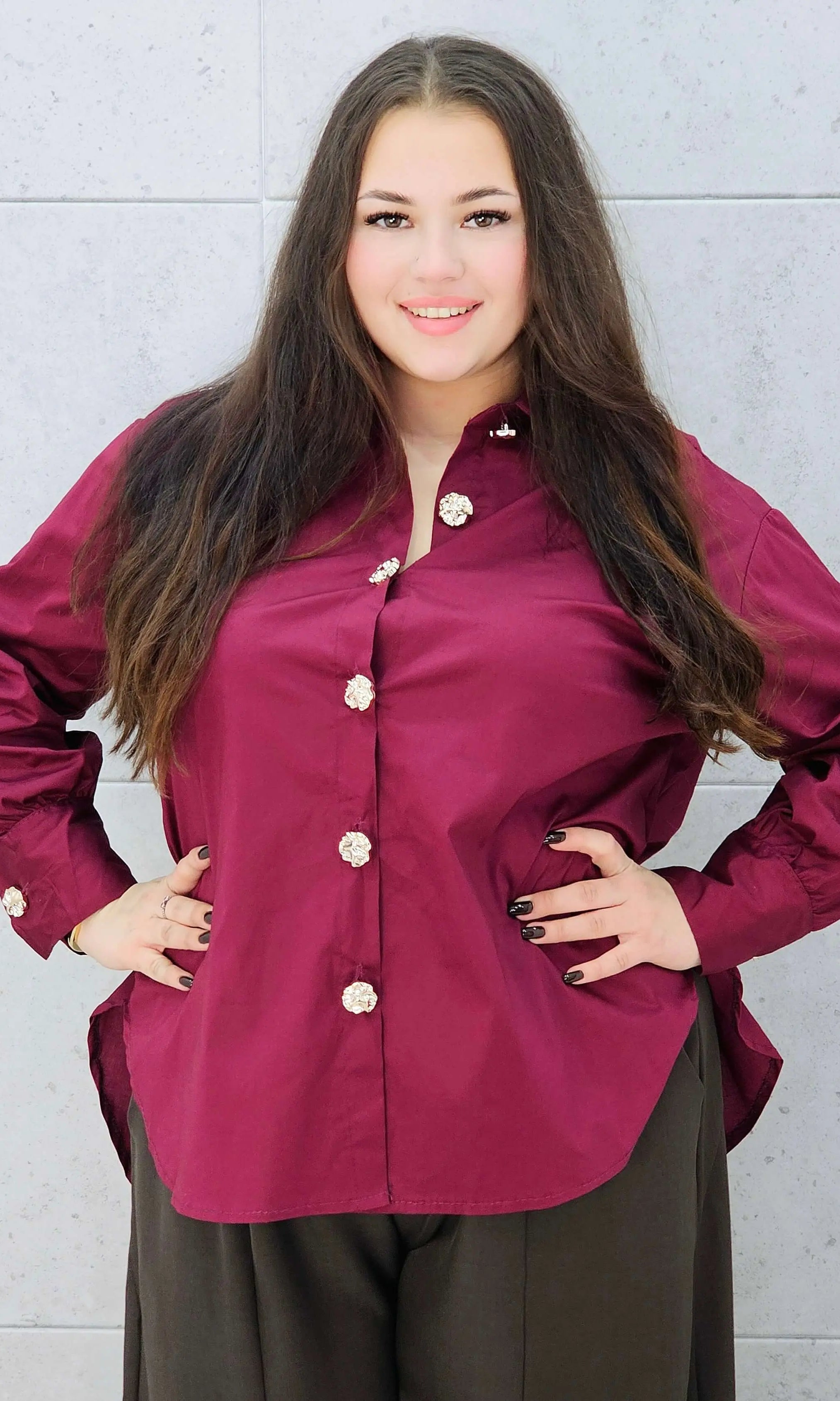 bordowa koszula z ozdobnymi guzikami XXL – stylizacja świąteczna