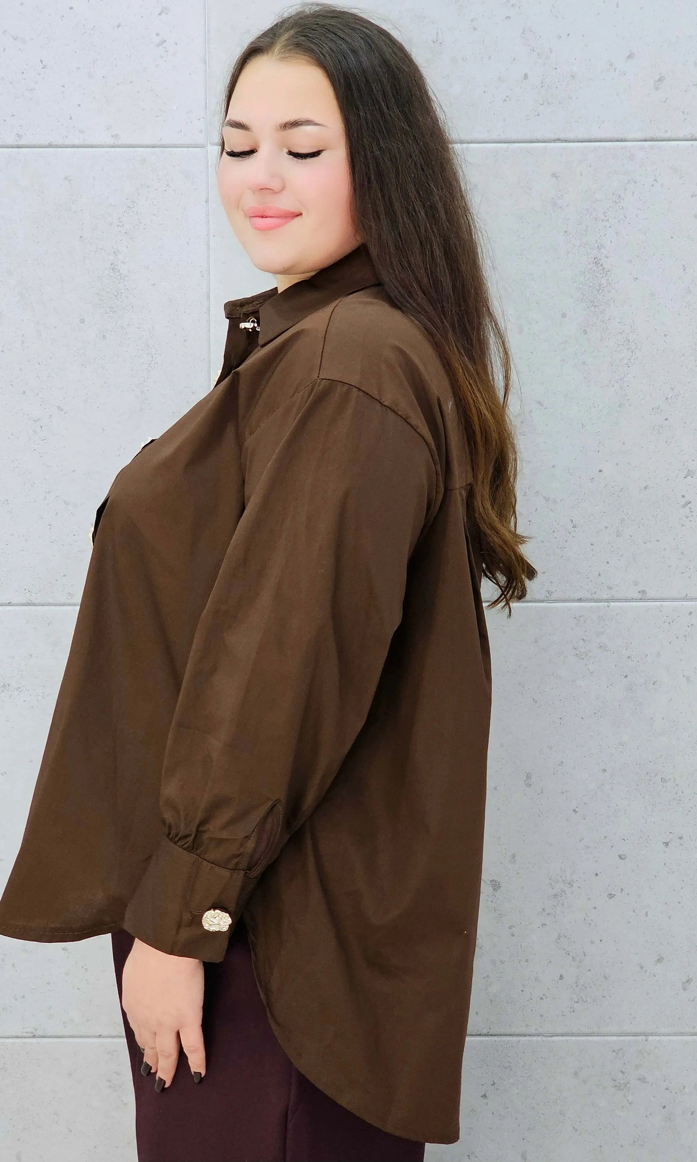 elegancka koszula plus size w kolorze brązowym –bok