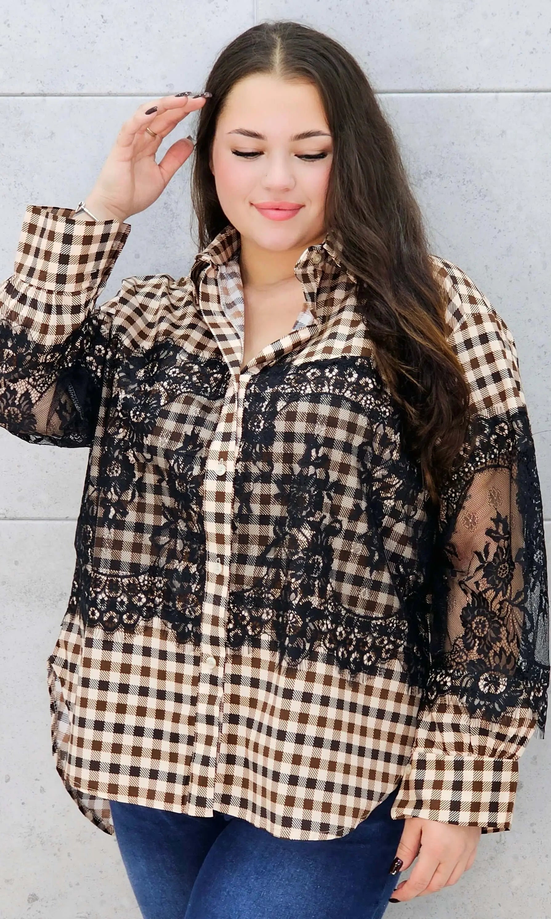 modna koszula z koronką w dużych rozmiarach