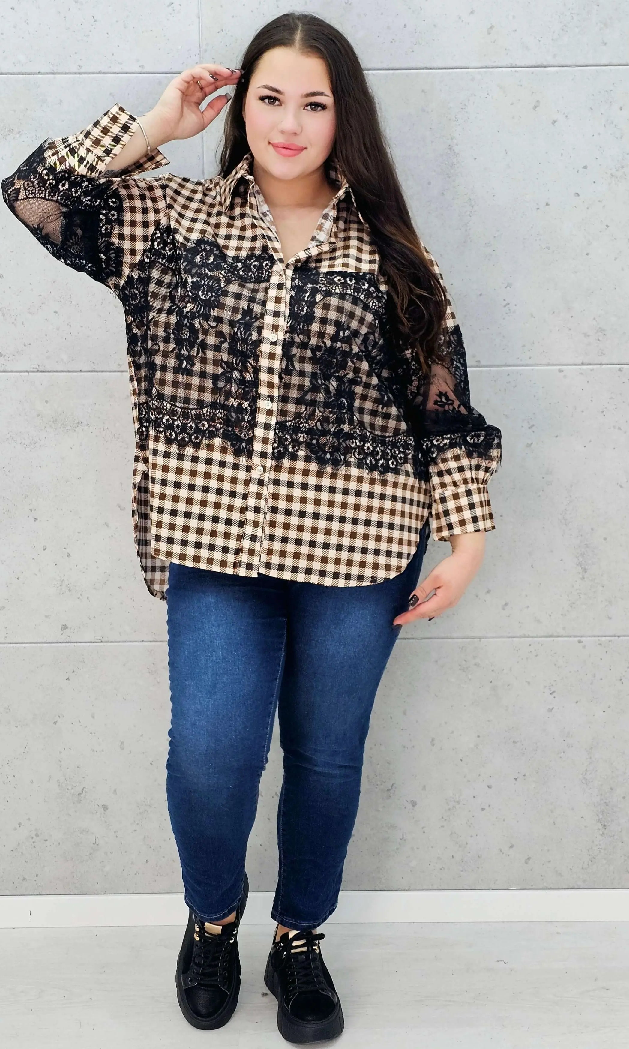 modna koszula z koronką w dużych rozmiarach w całości