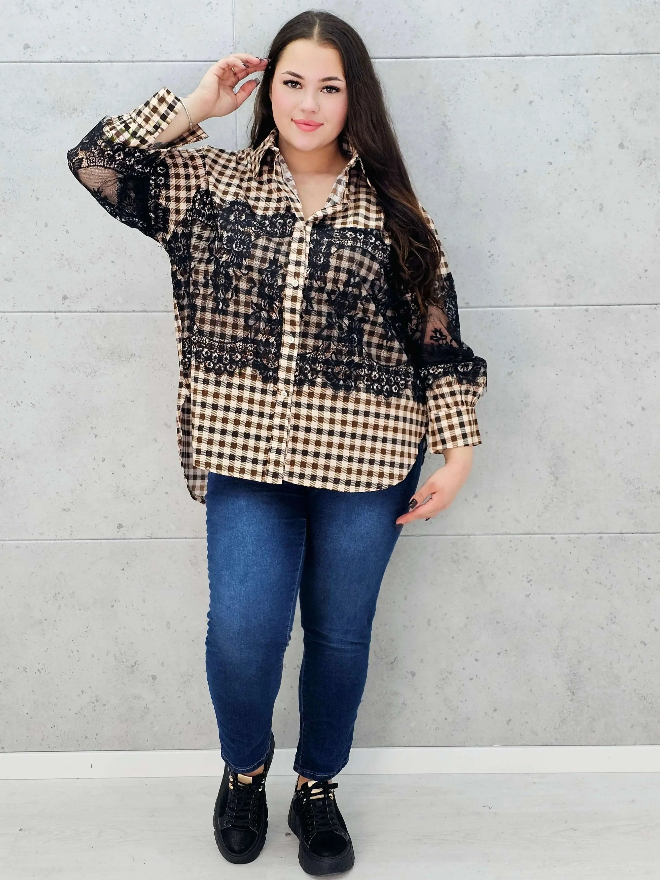 modna koszula z koronką w dużych rozmiarach w całości