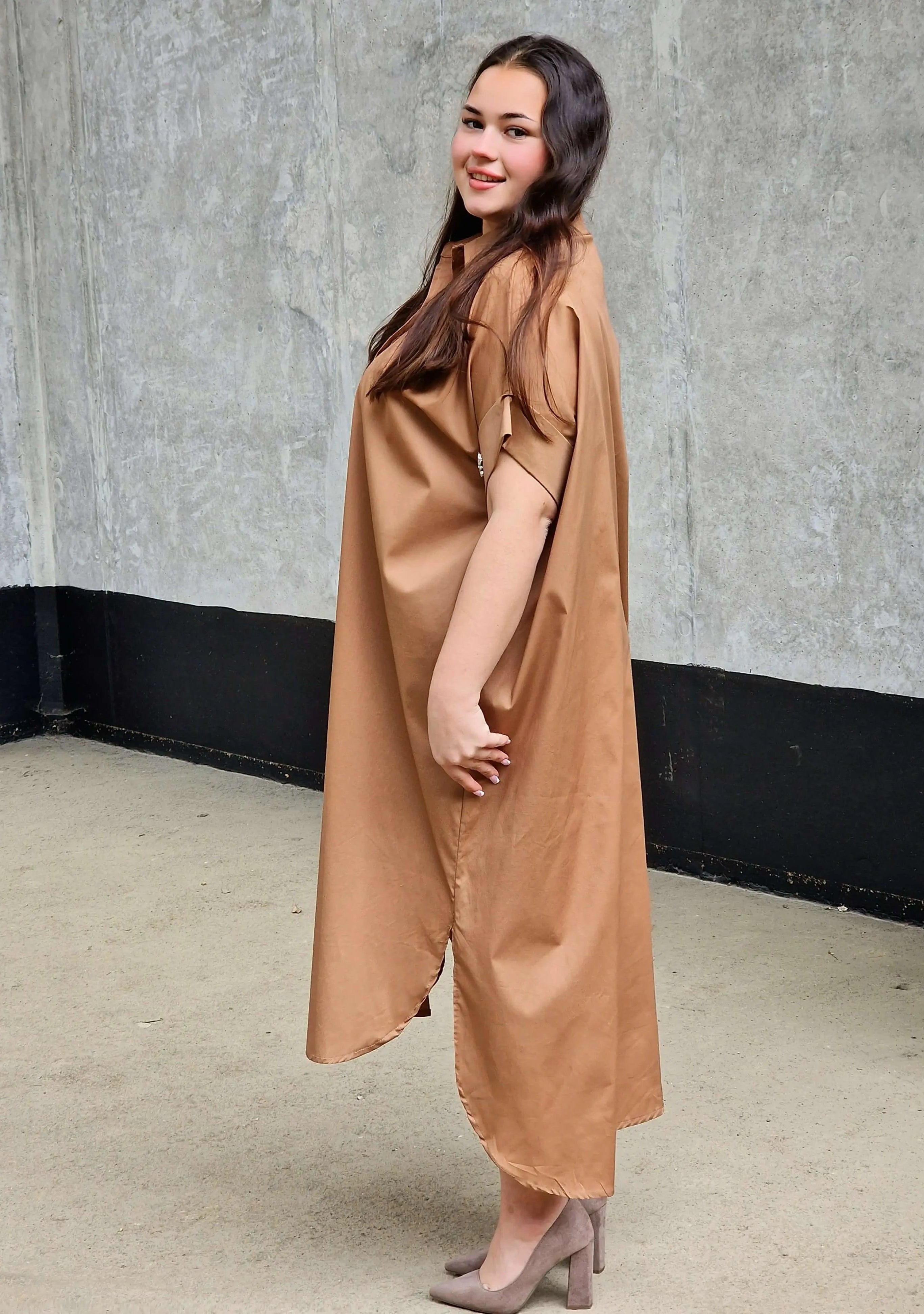 Koszulowa sukienka z kwiatowymi guzikami Stylowa XL