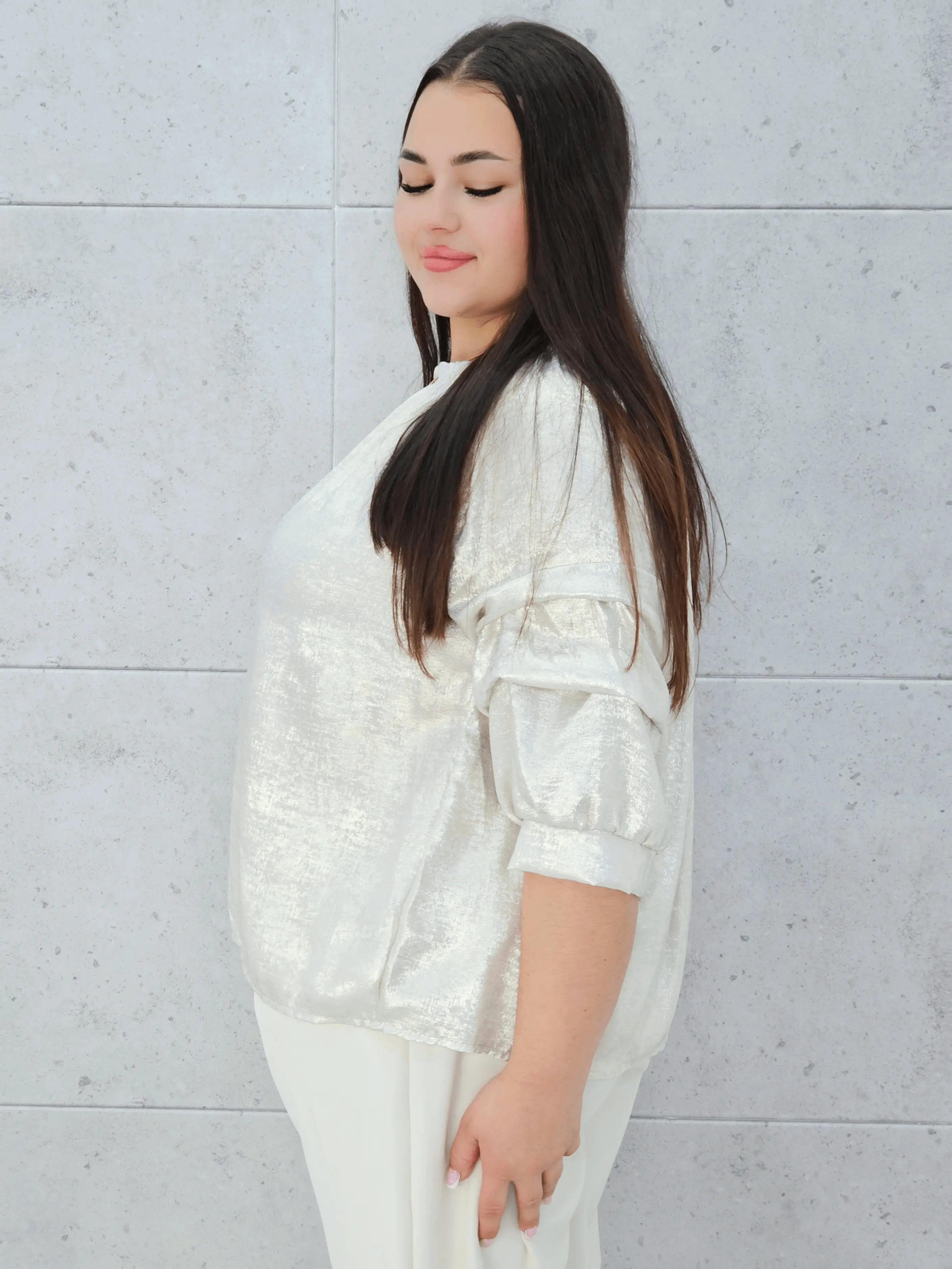 Kremowa bluzka z połyskiem Stylowa XL