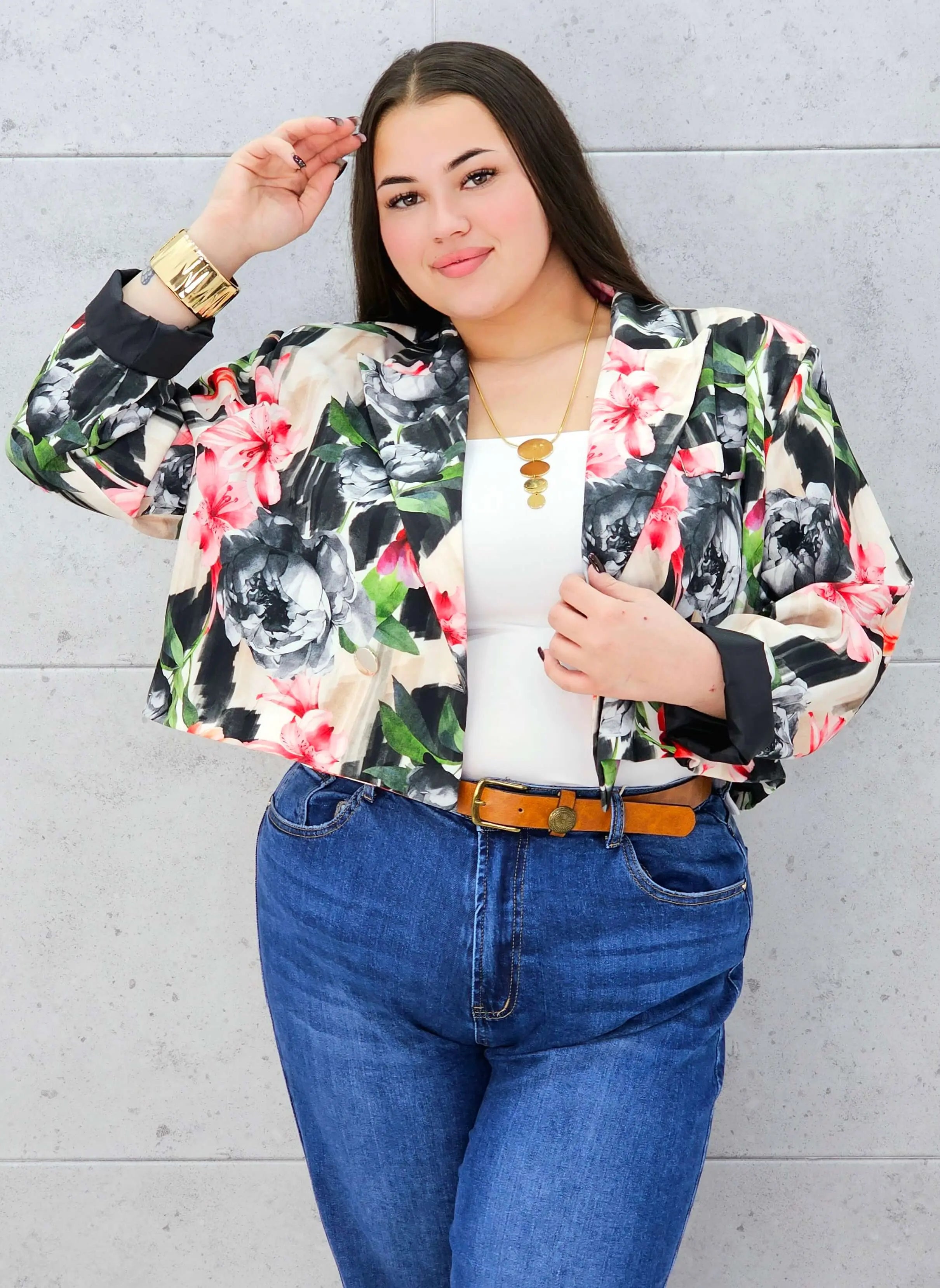 Krótka marynarka plus size w kwiaty – elegancja w modnym wydaniu Stylowa XL Stylowa XL