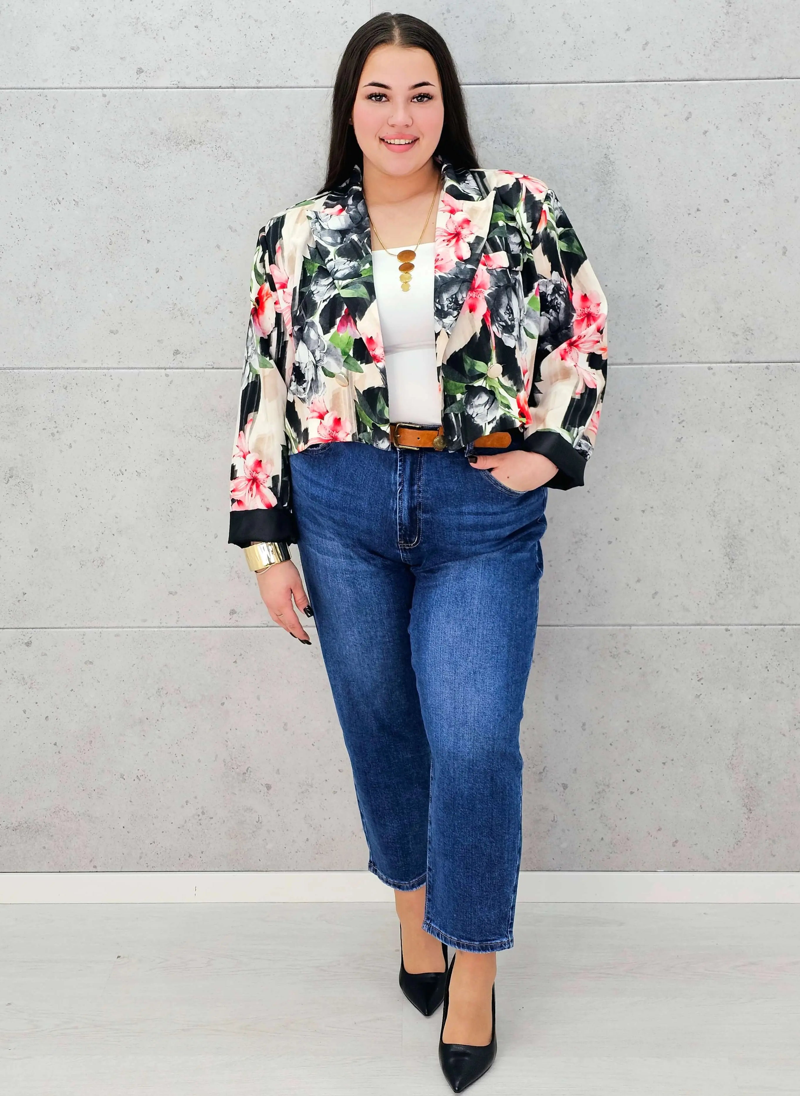 Krótka marynarka plus size w kwiaty – elegancja w modnym wydaniu Stylowa XL Stylowa XL