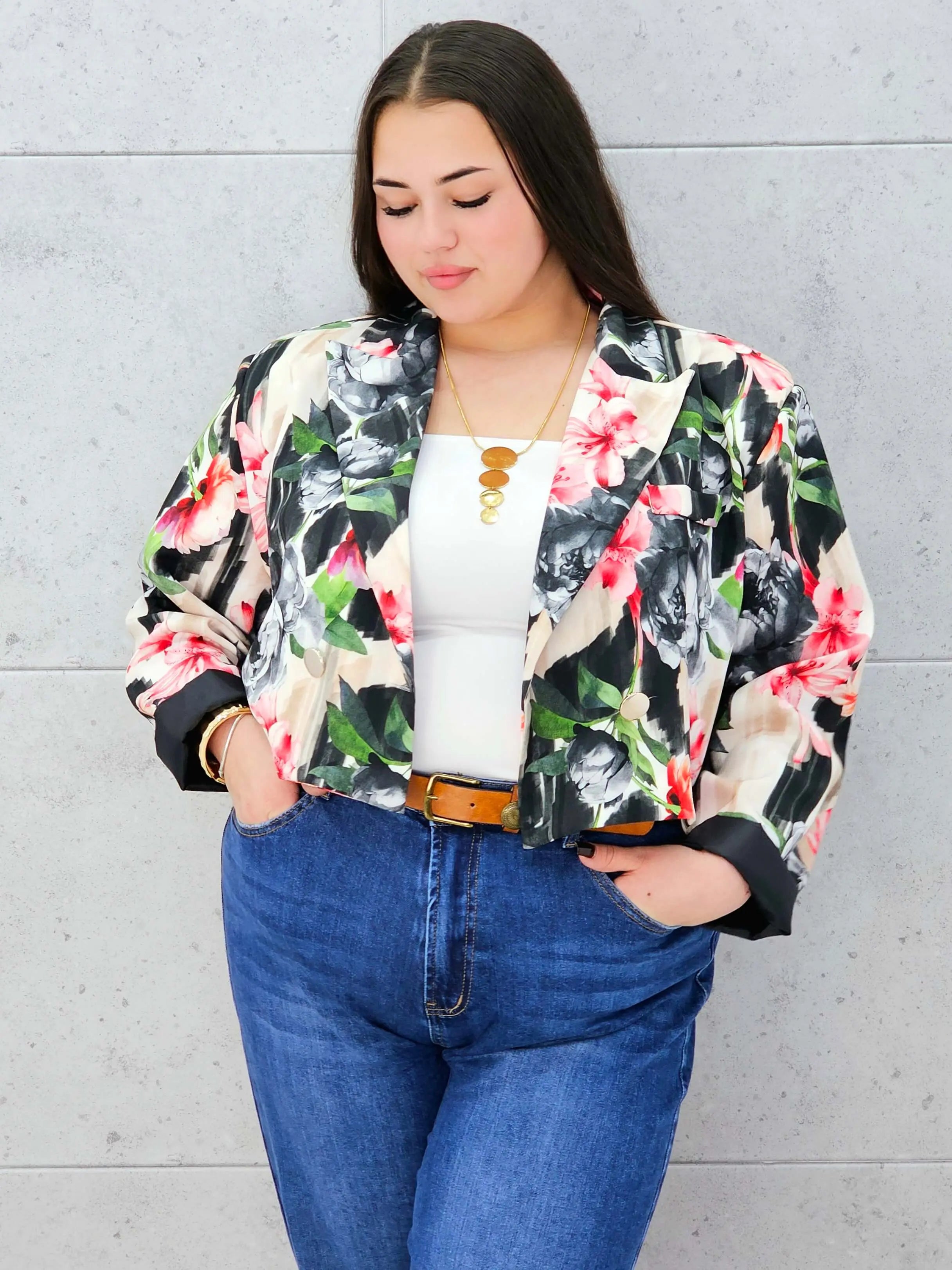 Krótka marynarka plus size w kwiaty – elegancja w modnym wydaniu Stylowa XL Stylowa XL