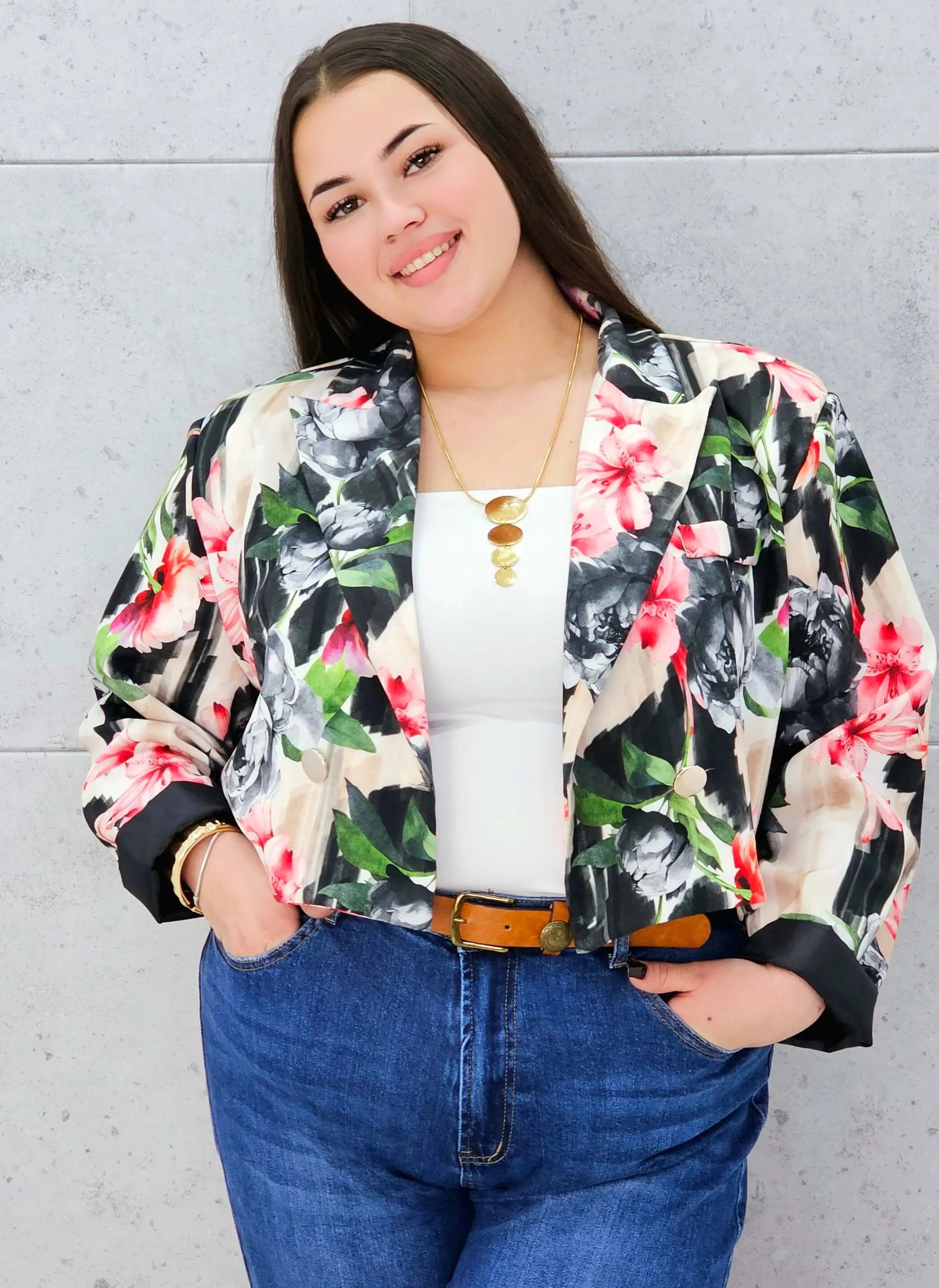 Krótka marynarka plus size w kwiaty – elegancja w modnym wydaniu Stylowa XL Stylowa XL