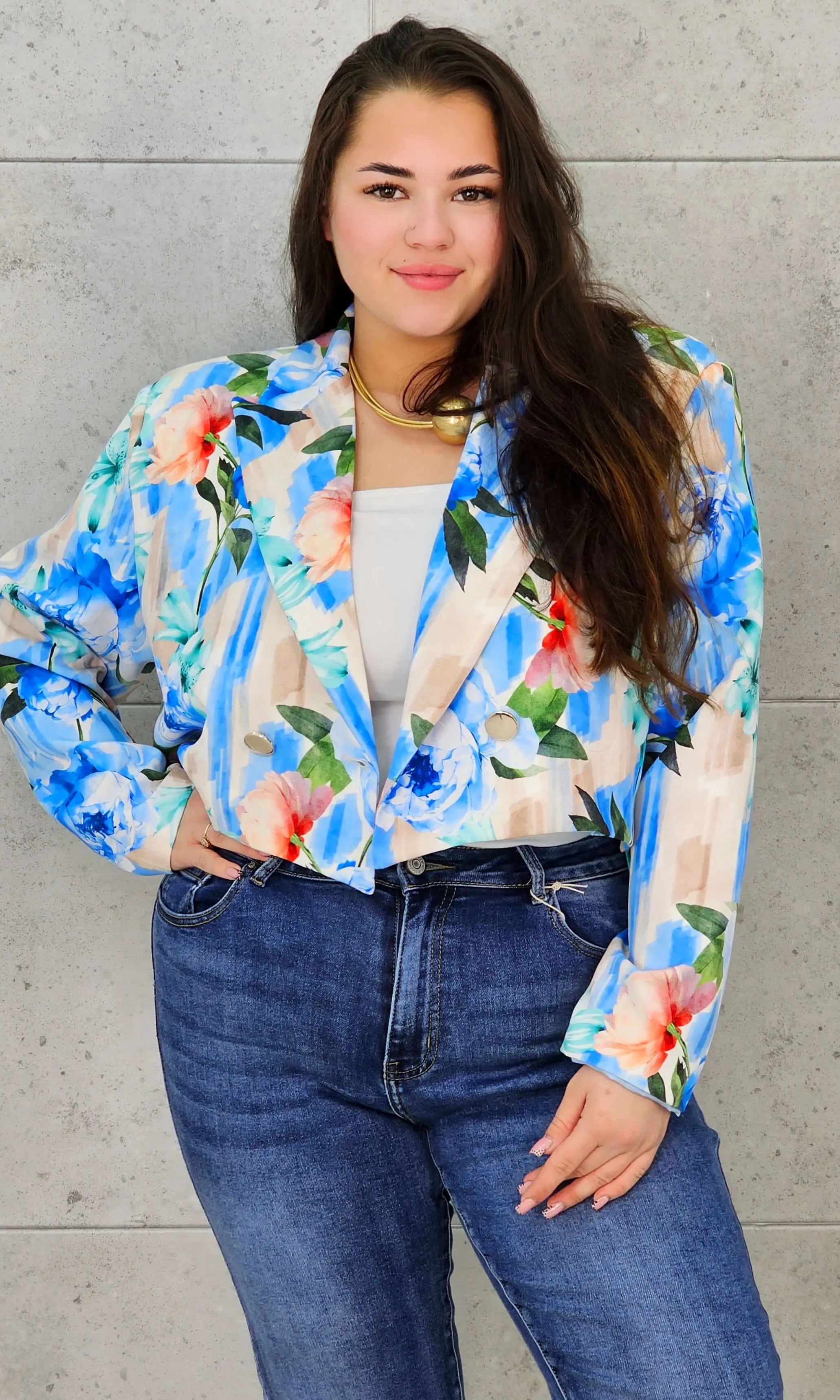Krótka marynarka plus size w kwiaty – elegancja w modnym wydaniu Stylowa XL Stylowa XL