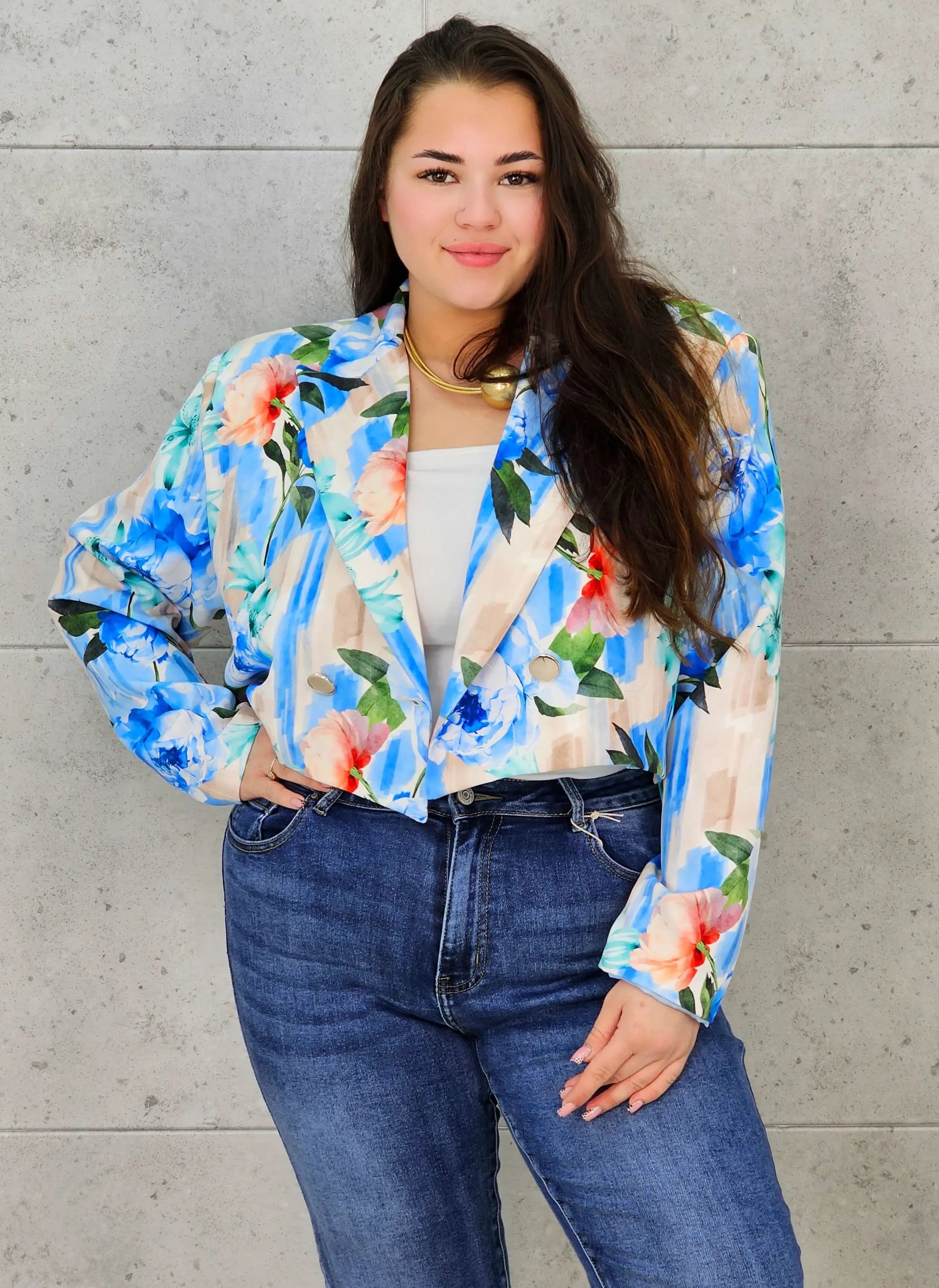 Krótka marynarka plus size w kwiaty – elegancja w modnym wydaniu Stylowa XL Stylowa XL