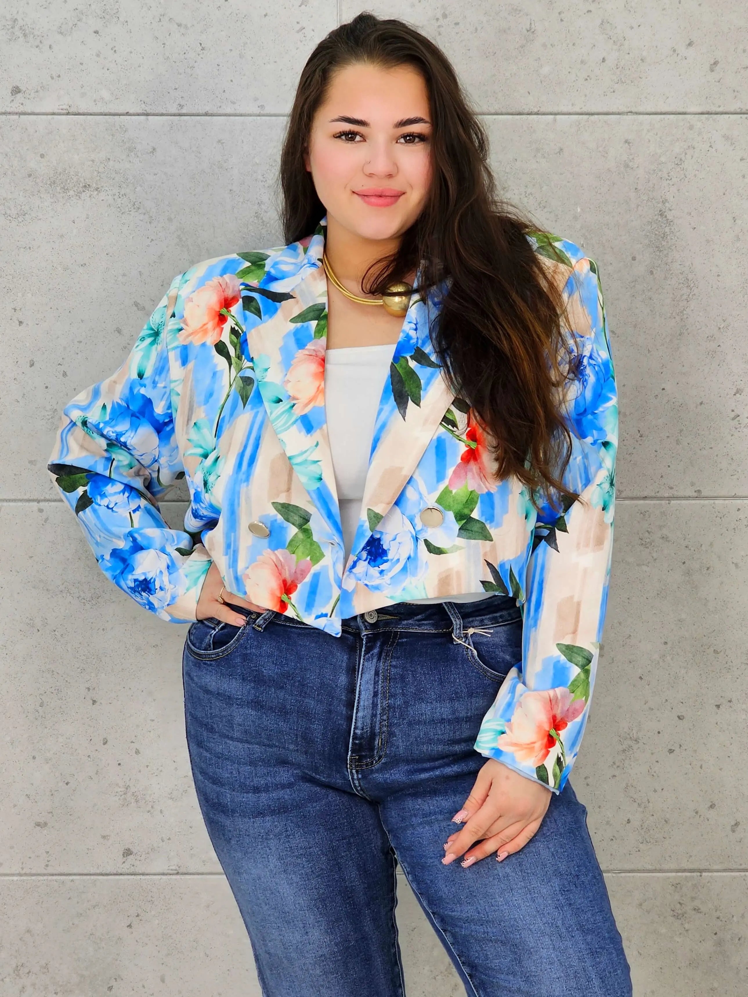 Krótka marynarka plus size w kwiaty – elegancja w modnym wydaniu Stylowa XL Stylowa XL