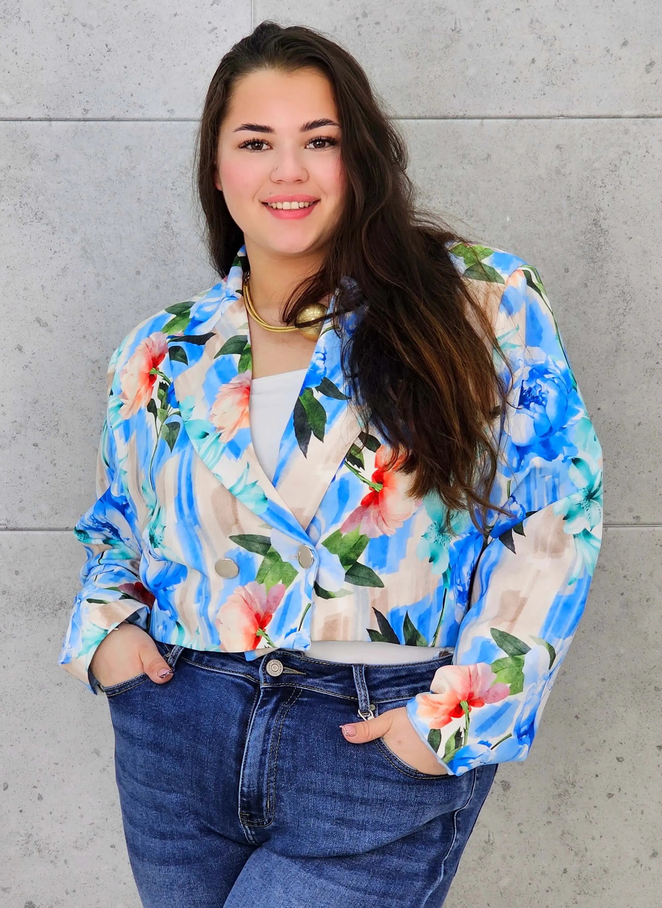 Krótka marynarka plus size w kwiaty – elegancja w modnym wydaniu Stylowa XL Stylowa XL