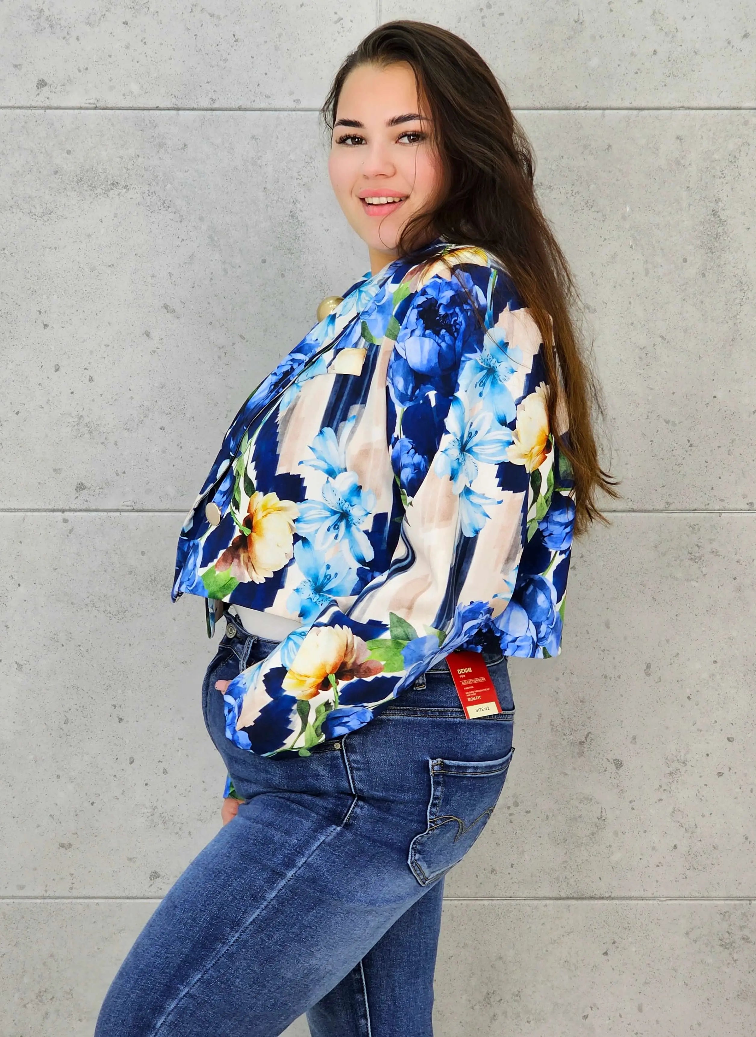 Krótka marynarka plus size w kwiaty – elegancja w modnym wydaniu Stylowa XL Stylowa XL