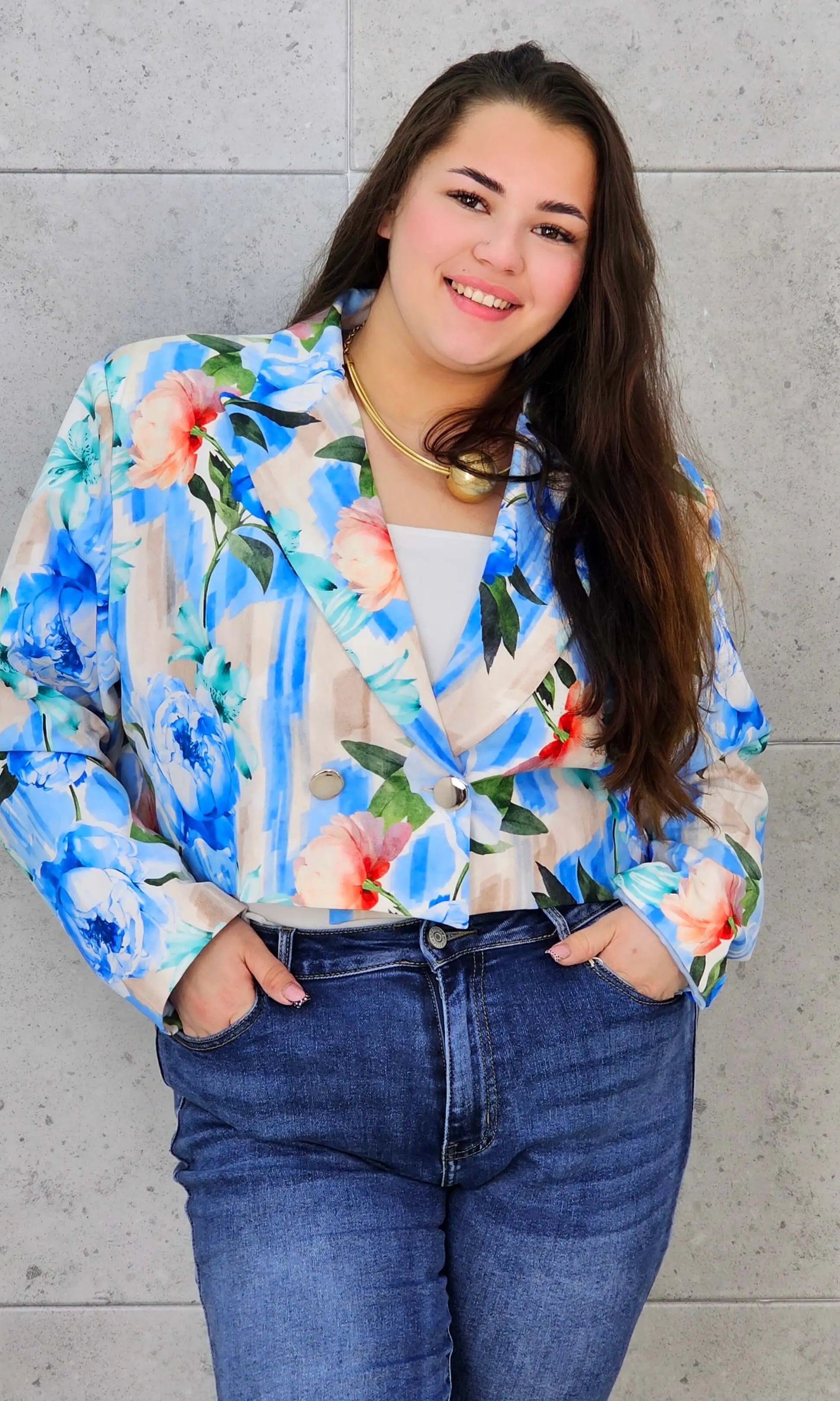 Krótka marynarka plus size w kwiaty – elegancja w modnym wydaniu Stylowa XL Stylowa XL