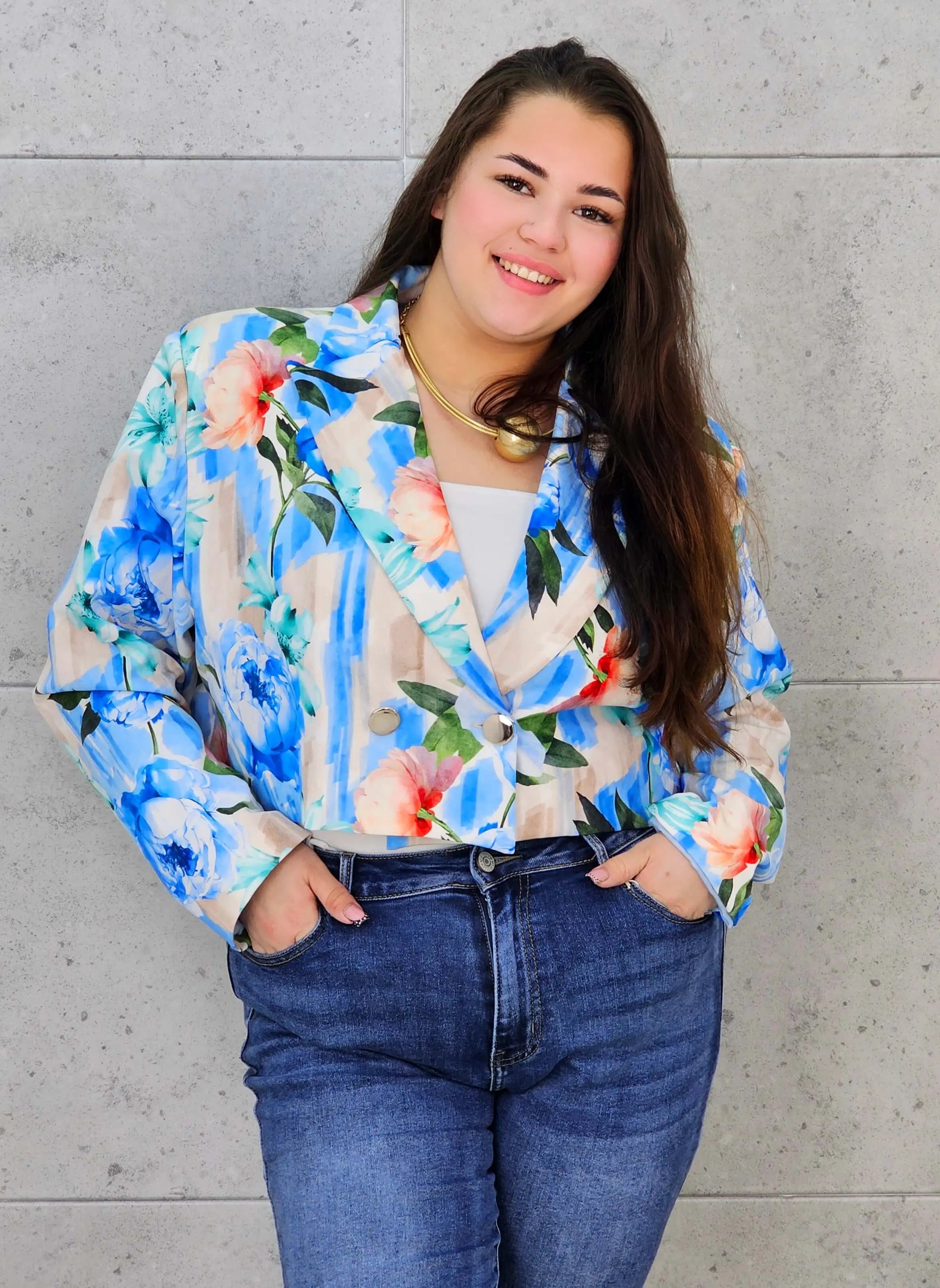 Krótka marynarka plus size w kwiaty – elegancja w modnym wydaniu Stylowa XL Stylowa XL