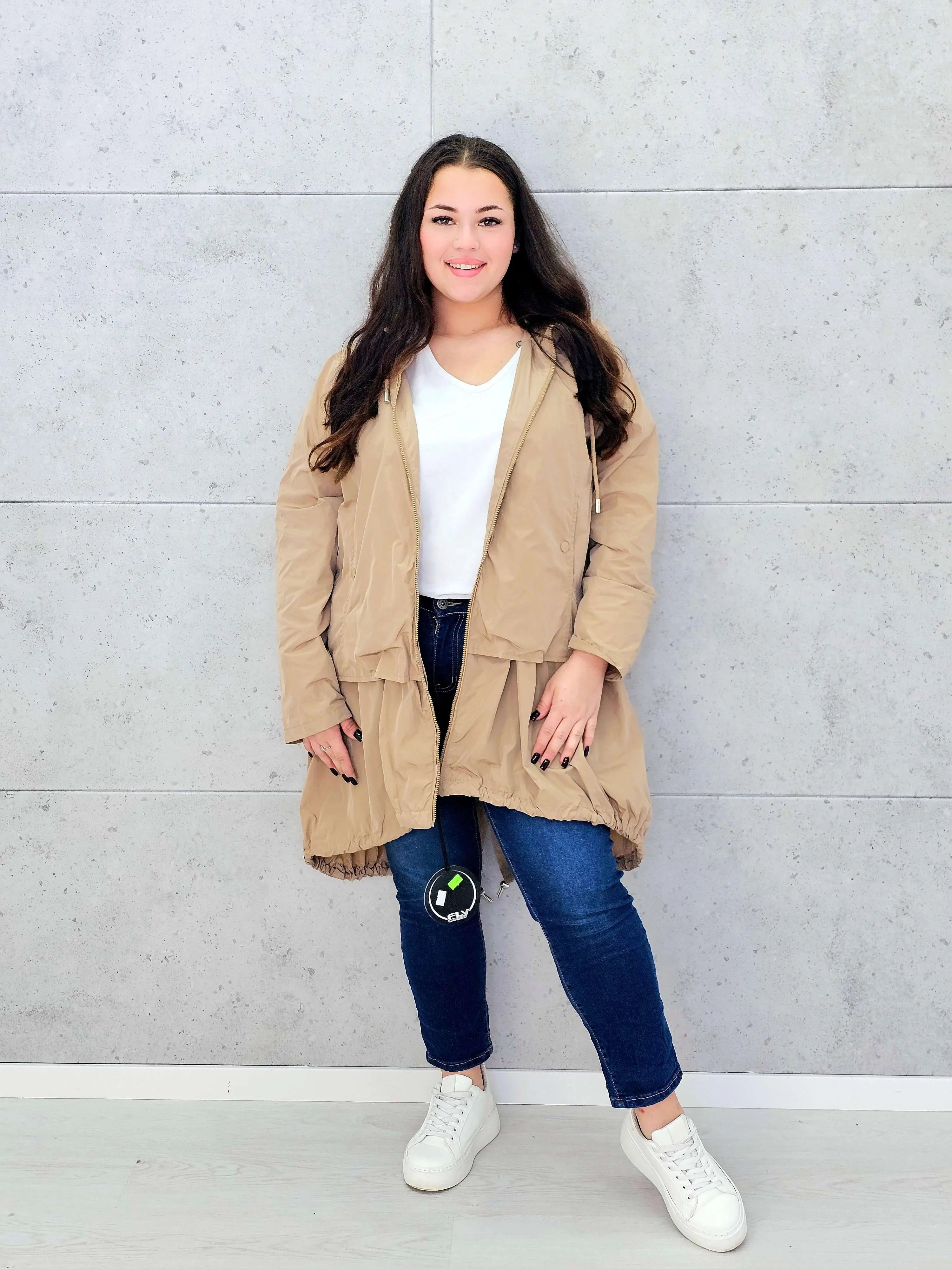 Kurtka damska parka plus size – asymetryczna lekkość i nowoczesny styl plus size Stylowa XL