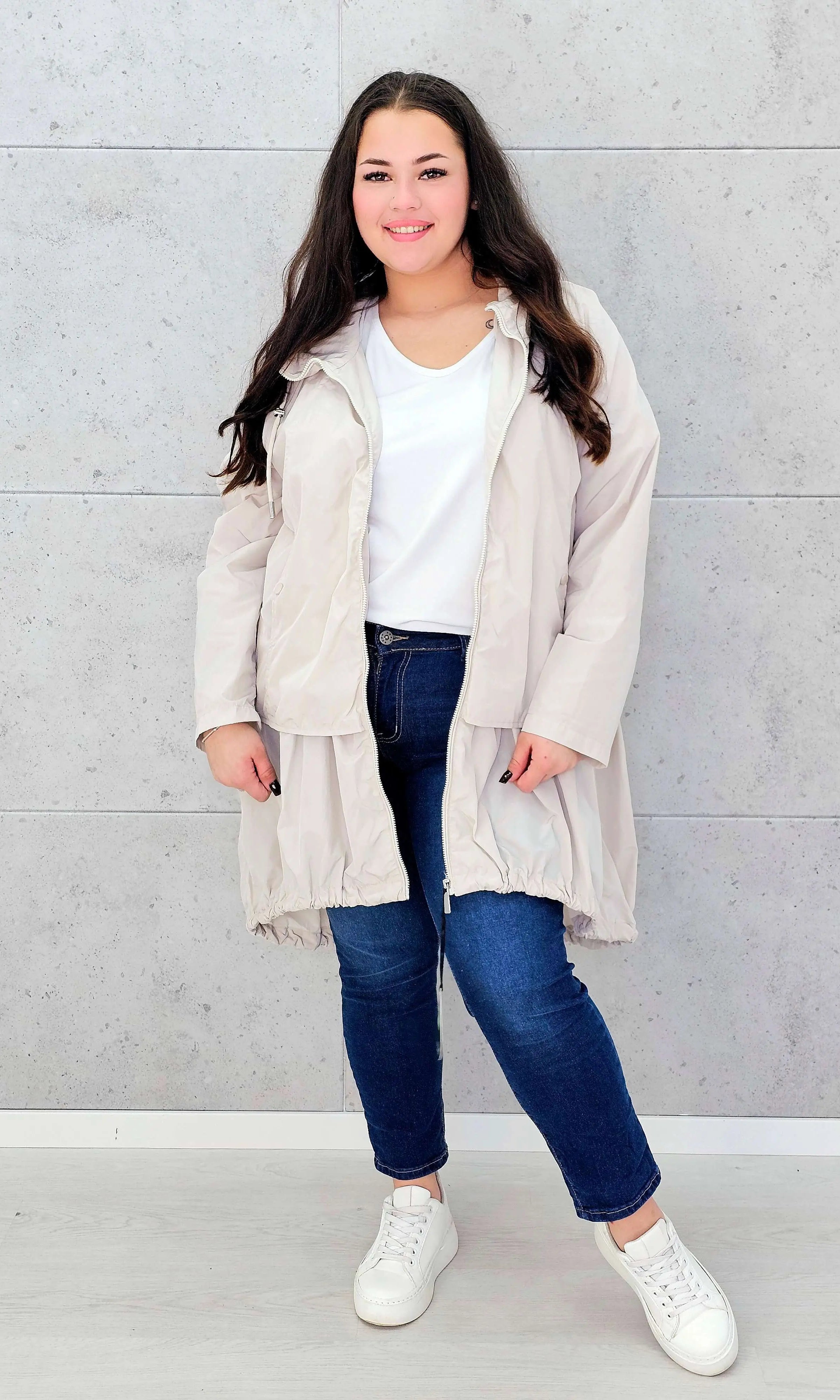 Kurtka damska parka plus size – asymetryczna lekkość i nowoczesny styl plus size Stylowa XL