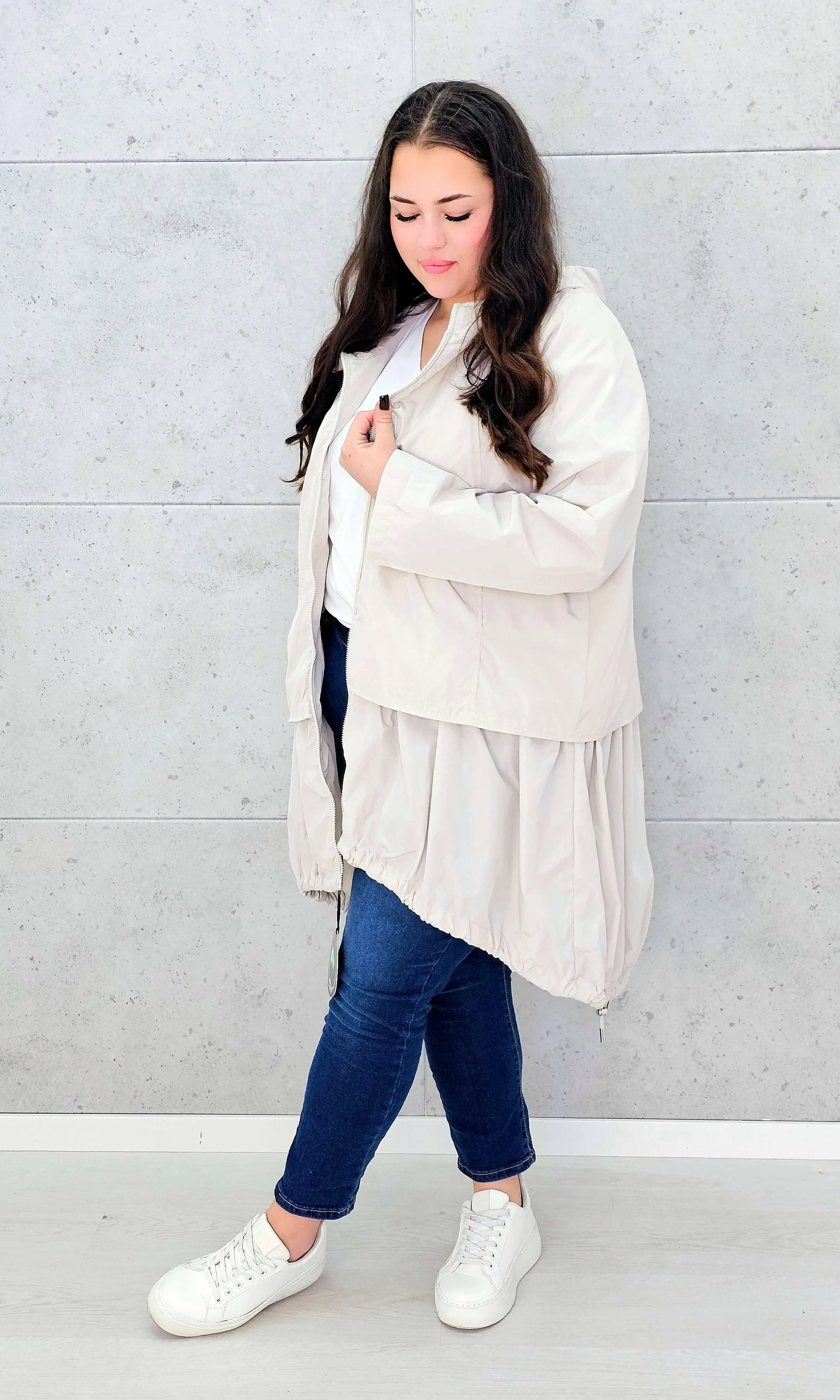 Kurtka damska parka plus size – asymetryczna lekkość i nowoczesny styl plus size Stylowa XL