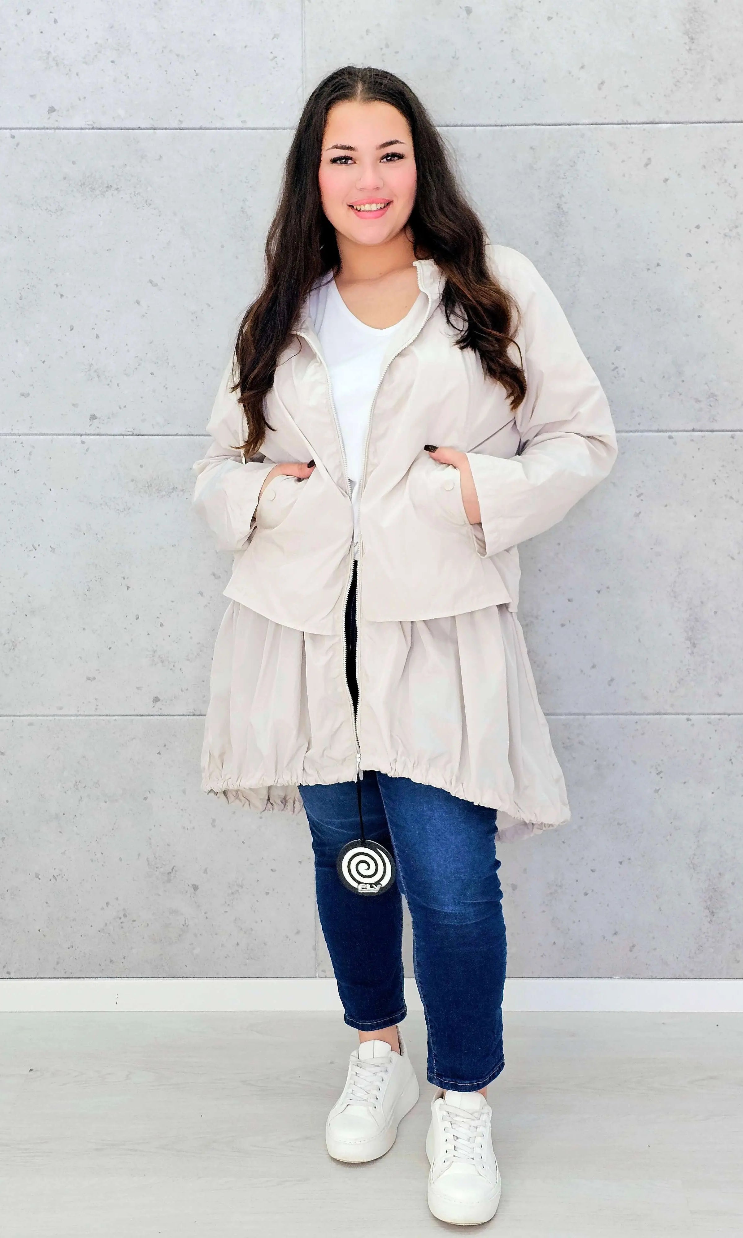 Kurtka damska parka plus size – asymetryczna lekkość i nowoczesny styl plus size Stylowa XL