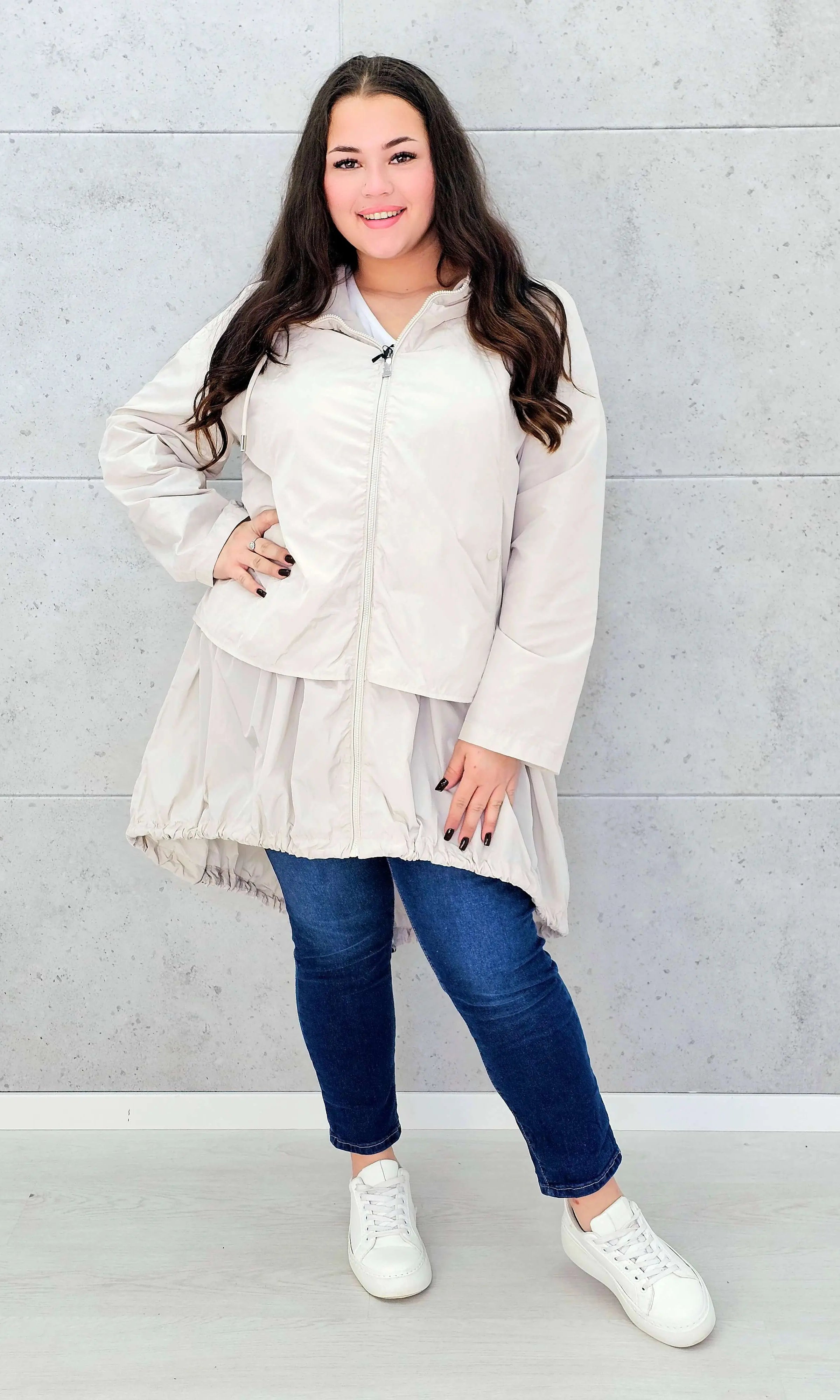 Kurtka damska parka plus size – asymetryczna lekkość i nowoczesny styl plus size Stylowa XL