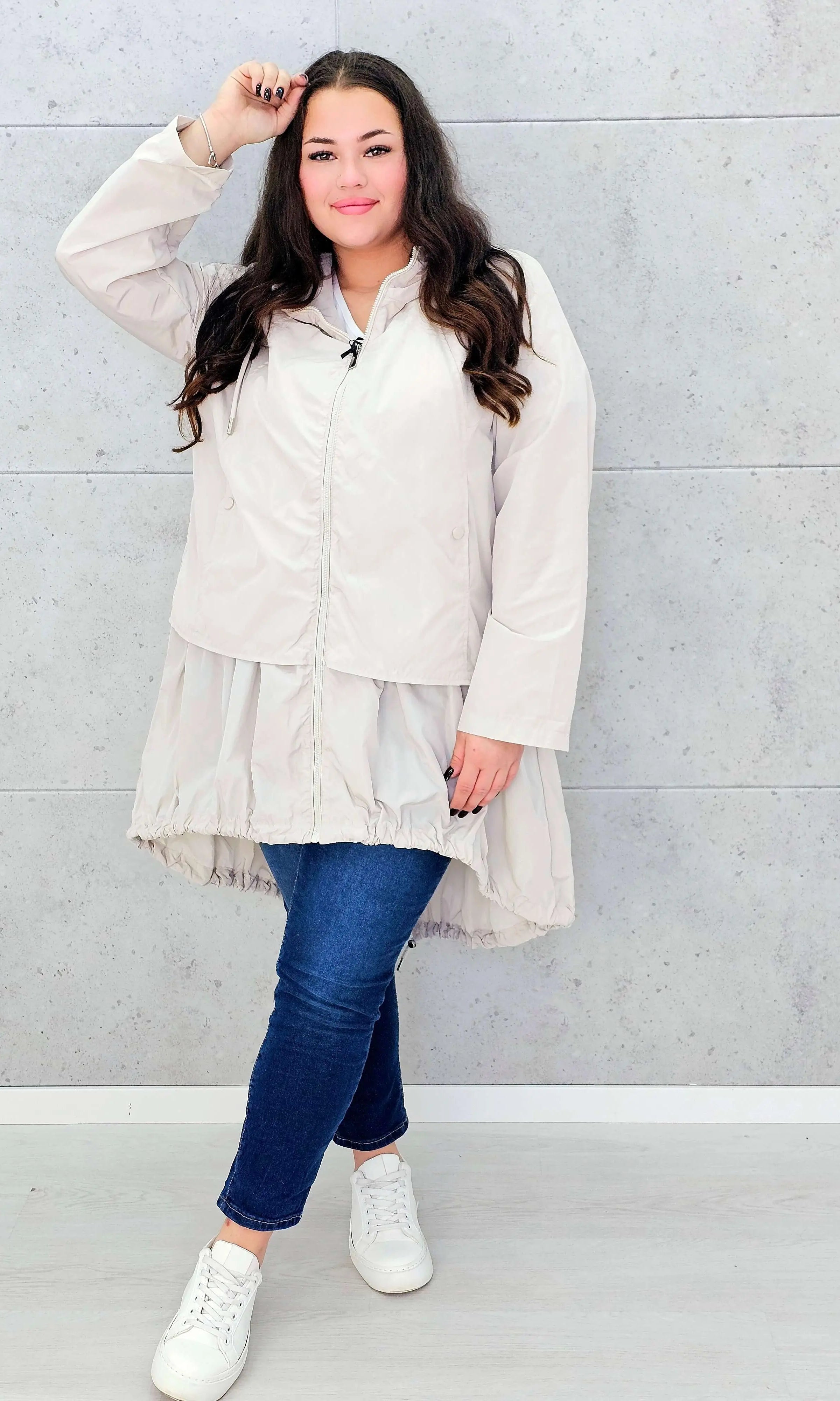 Kurtka damska parka plus size – asymetryczna lekkość i nowoczesny styl plus size Stylowa XL