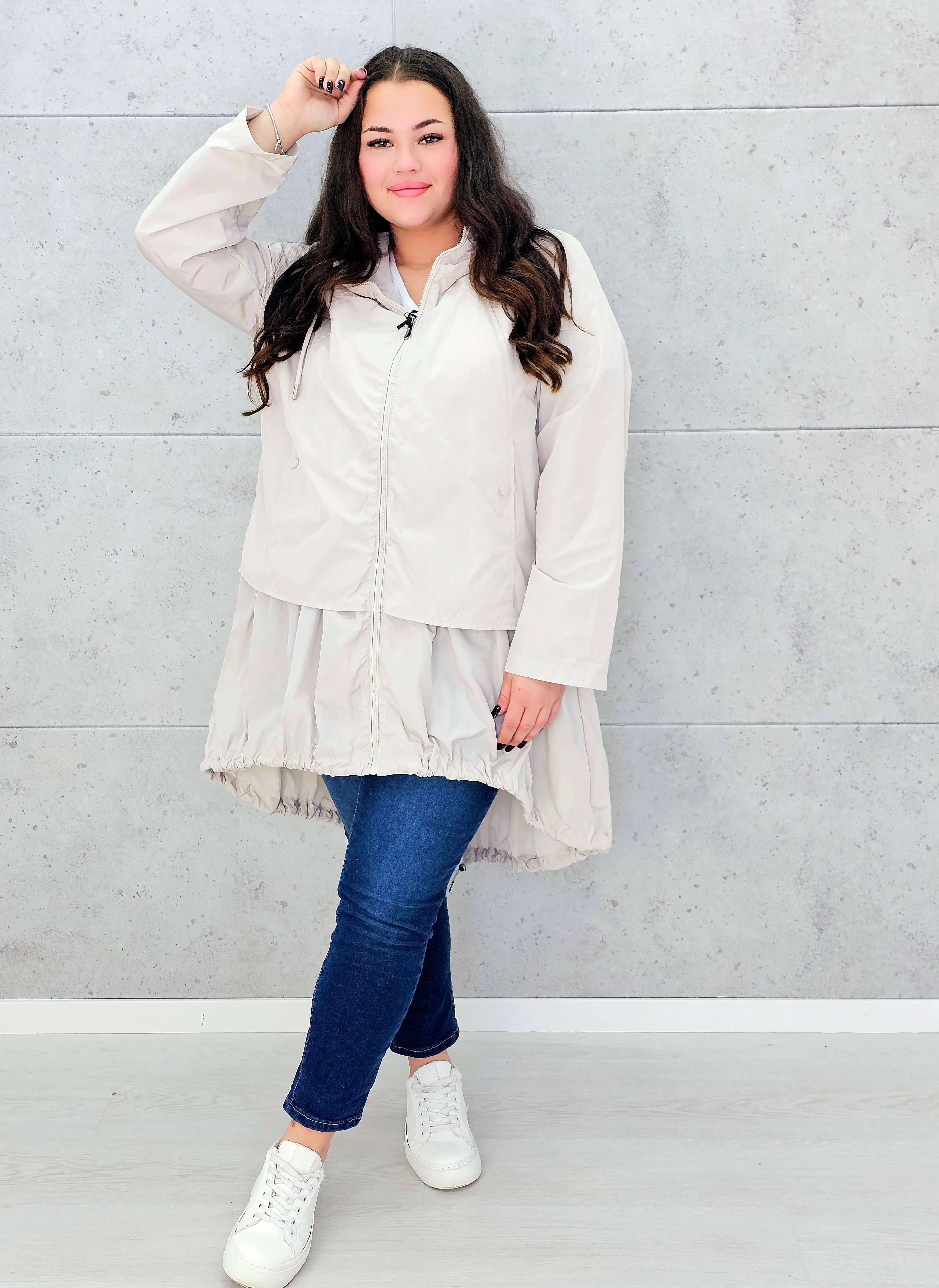 Kurtka damska parka plus size – asymetryczna lekkość i nowoczesny styl plus size Stylowa XL