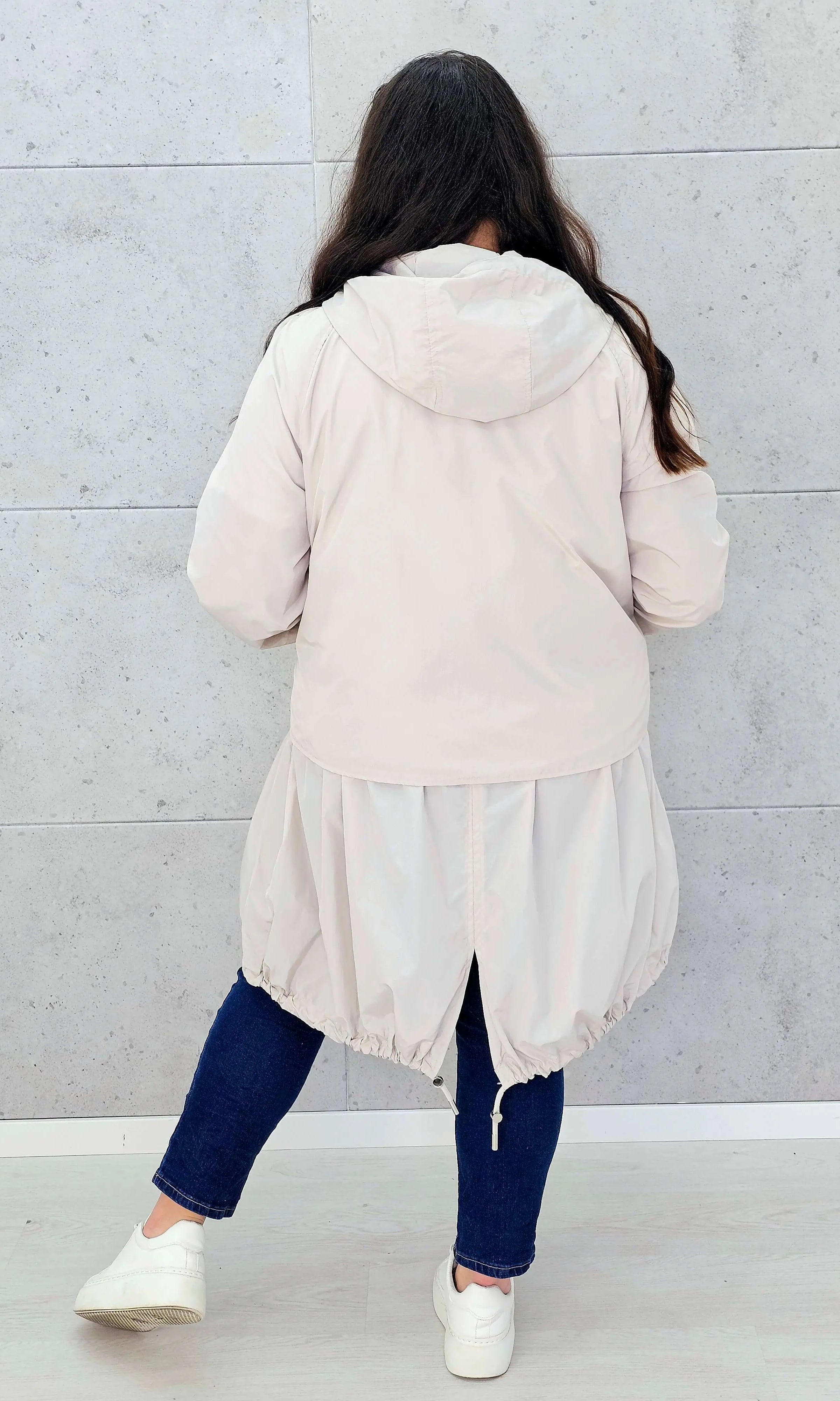 Kurtka damska parka plus size – asymetryczna lekkość i nowoczesny styl plus size Stylowa XL