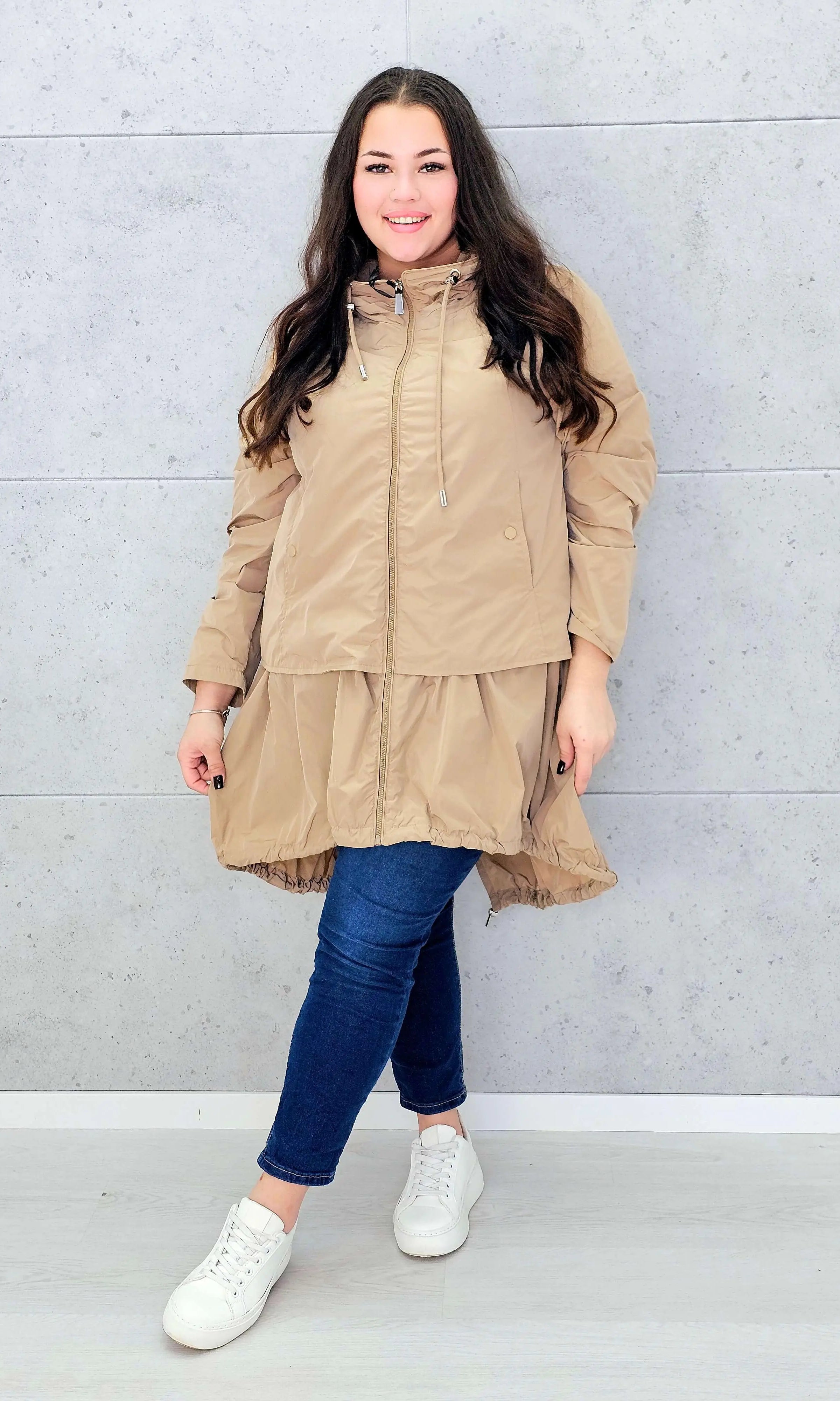 Kurtka damska parka plus size – asymetryczna lekkość i nowoczesny styl plus size Stylowa XL