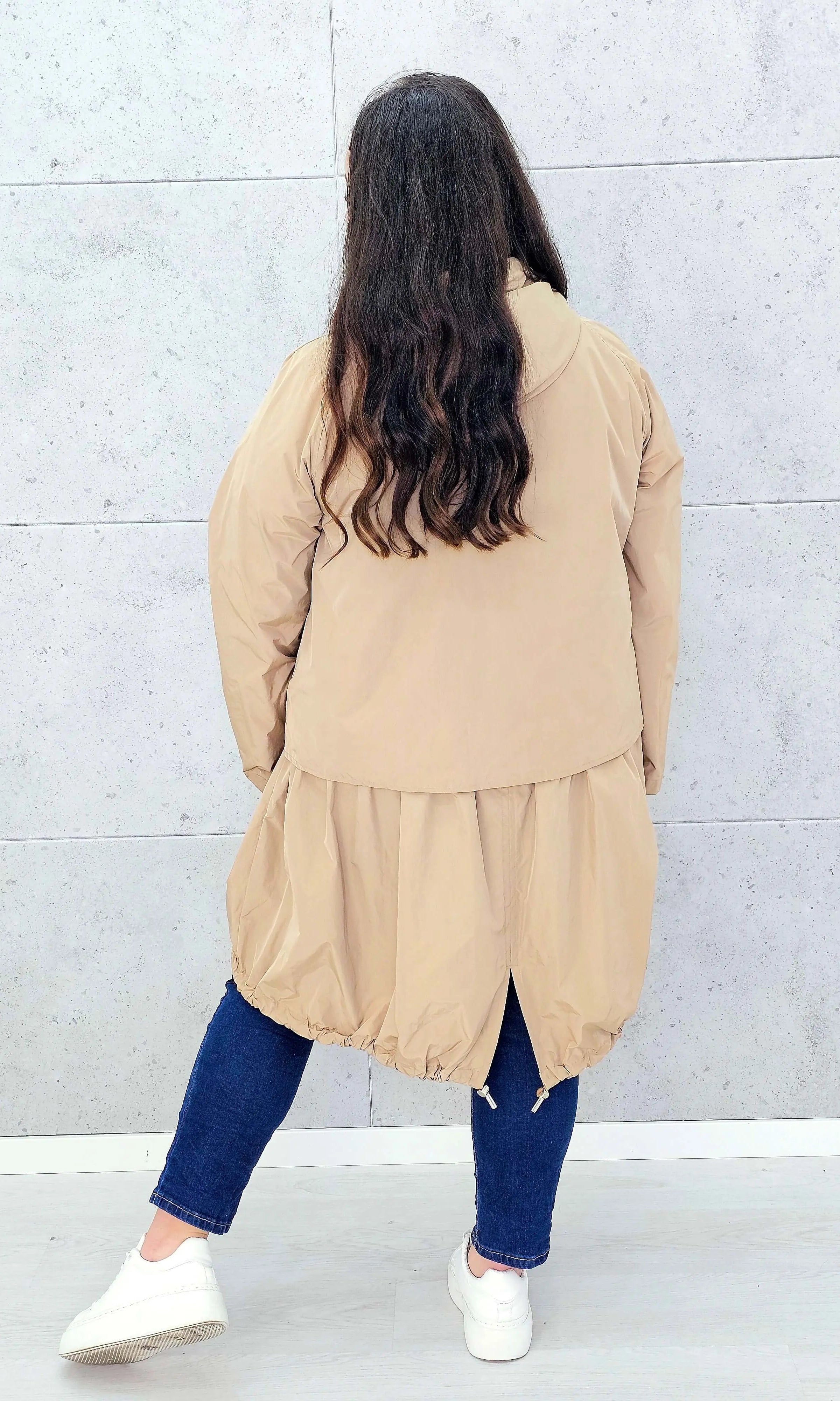 Kurtka damska parka plus size – asymetryczna lekkość i nowoczesny styl plus size Stylowa XL