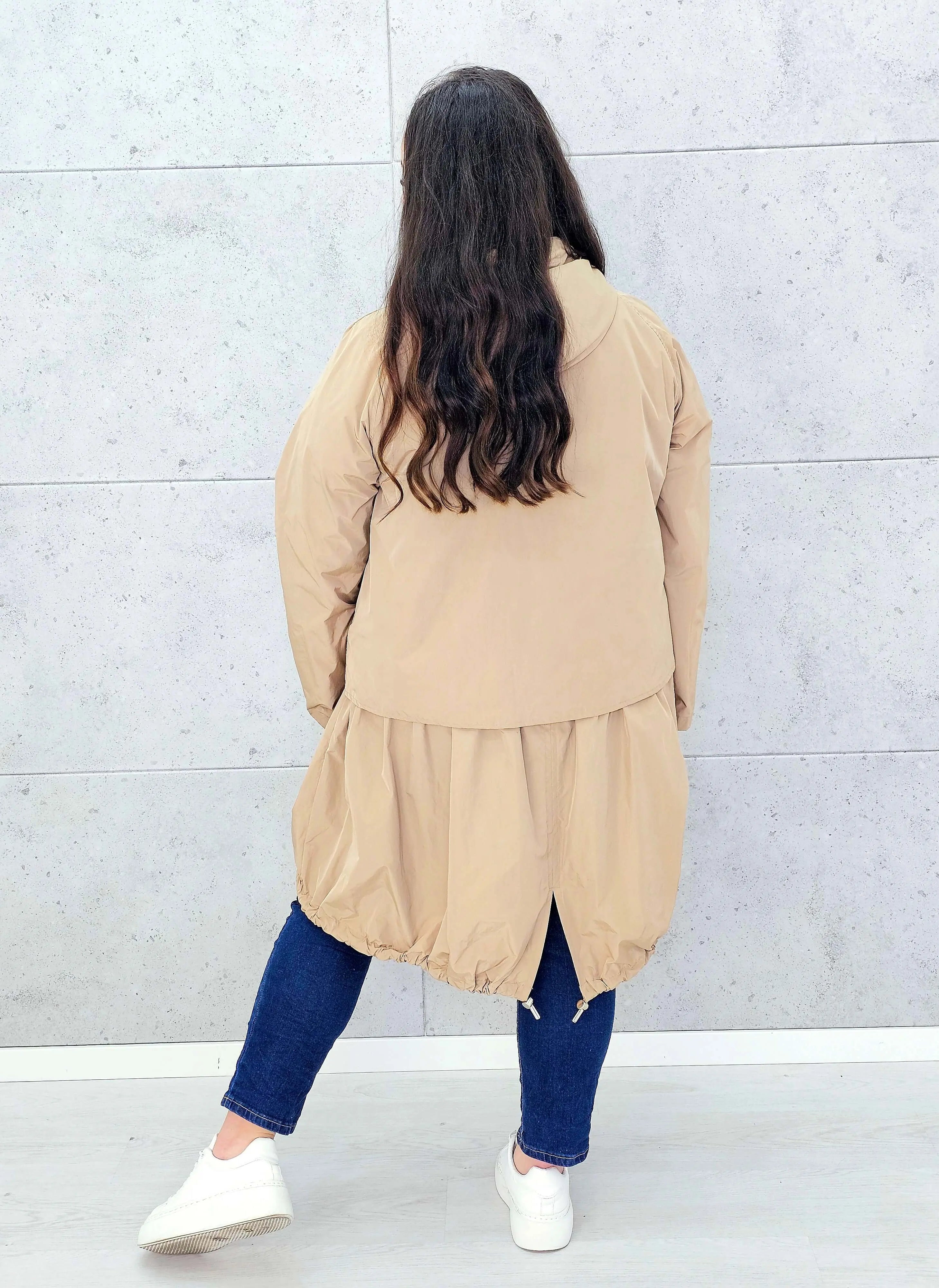 Kurtka damska parka plus size – asymetryczna lekkość i nowoczesny styl plus size Stylowa XL