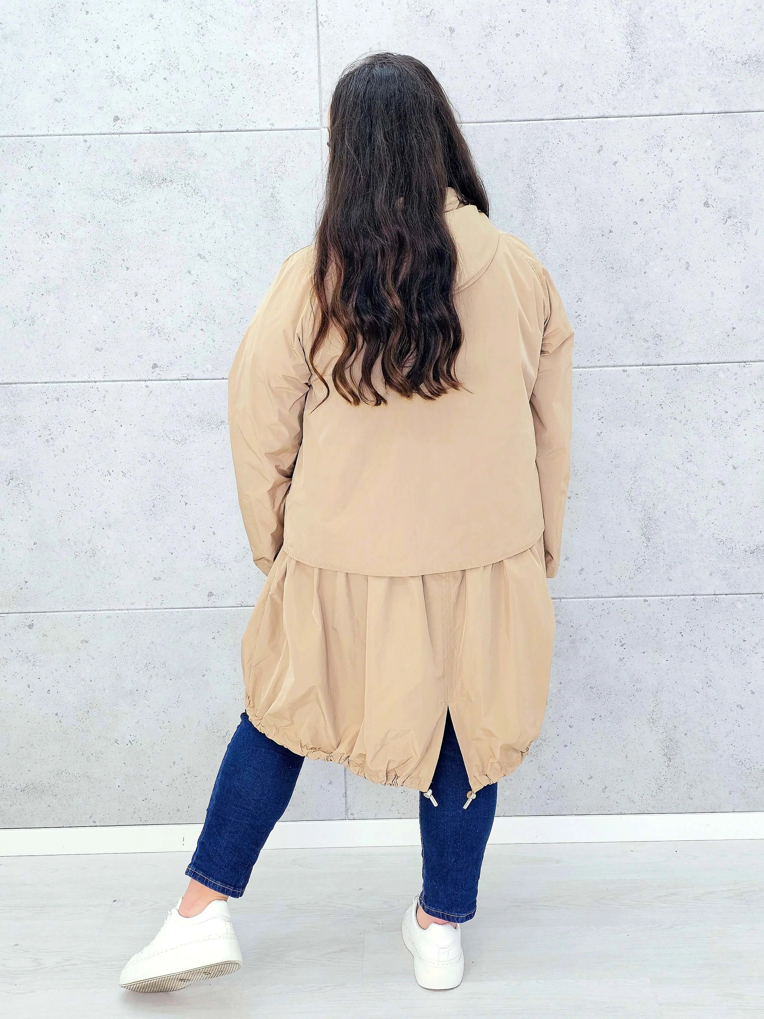 Kurtka damska parka plus size – asymetryczna lekkość i nowoczesny styl plus size Stylowa XL