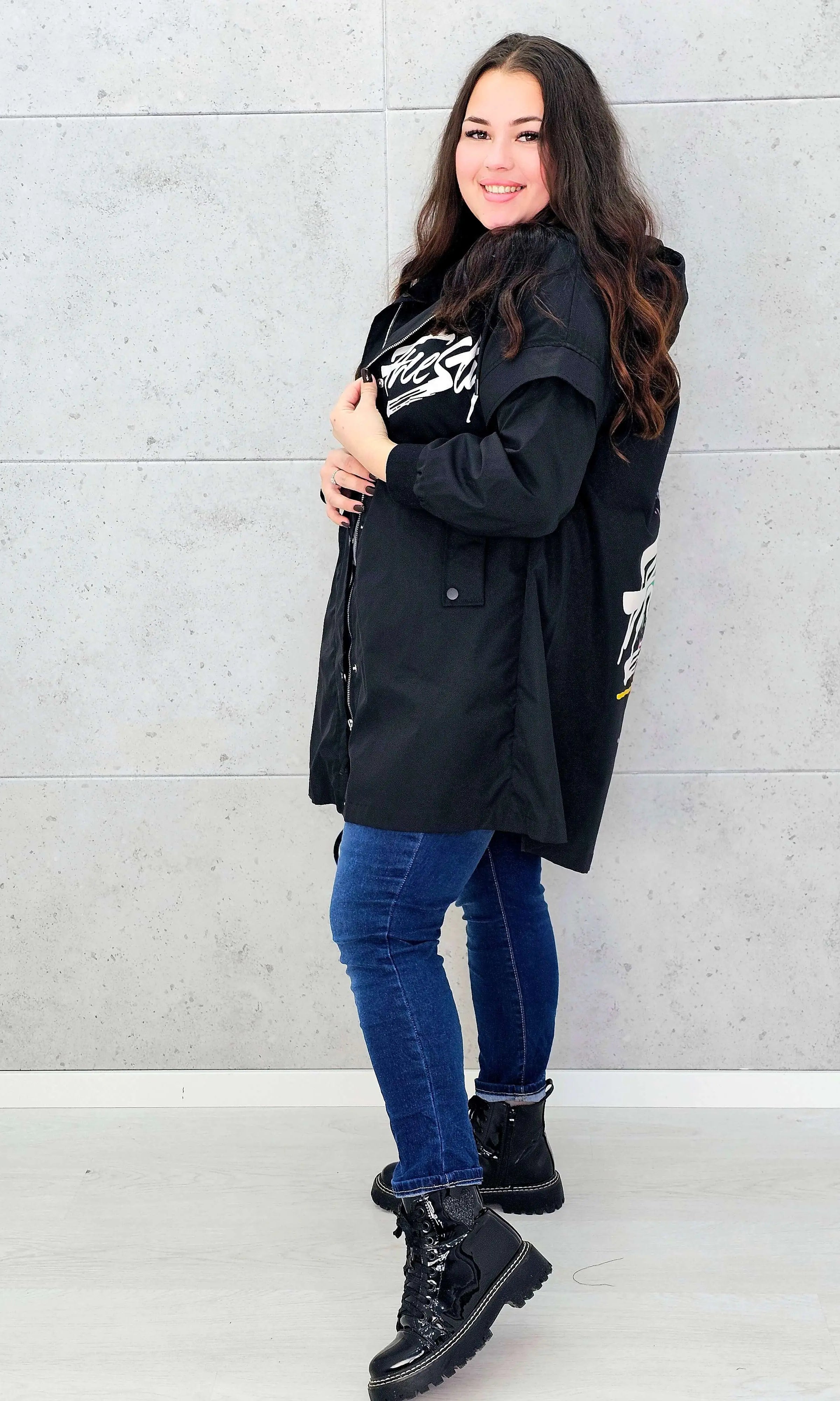 Kurtka damska z nadrukiem freestyle XXL – modny miejski styl w wersji plus size Stylowa XL