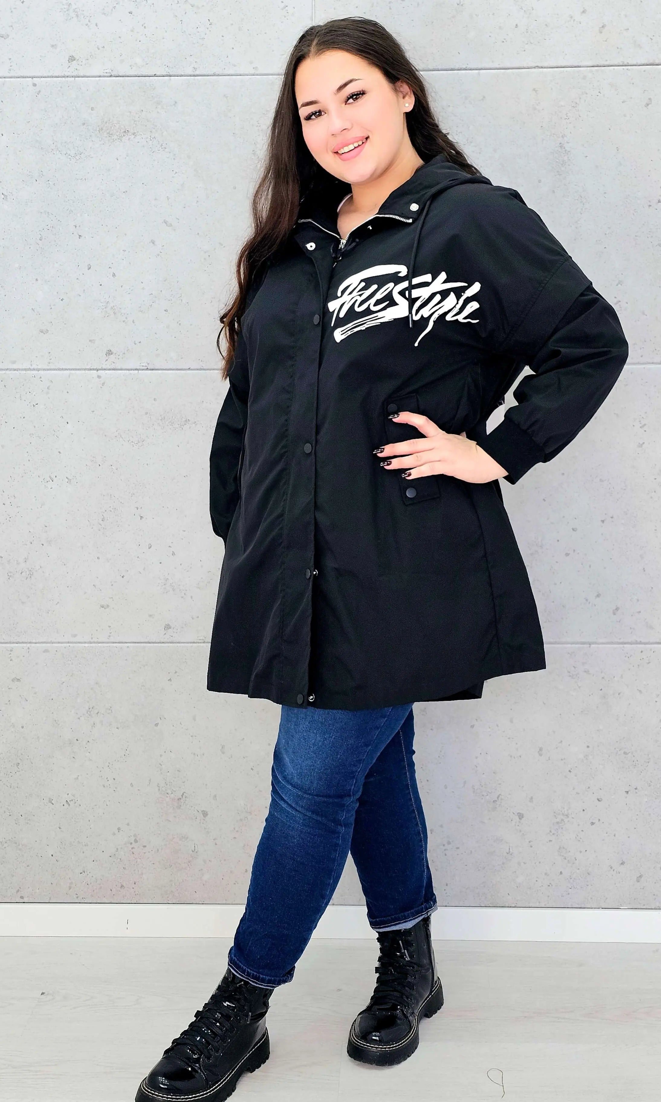 Kurtka damska z nadrukiem freestyle XXL – modny miejski styl w wersji plus size Stylowa XL