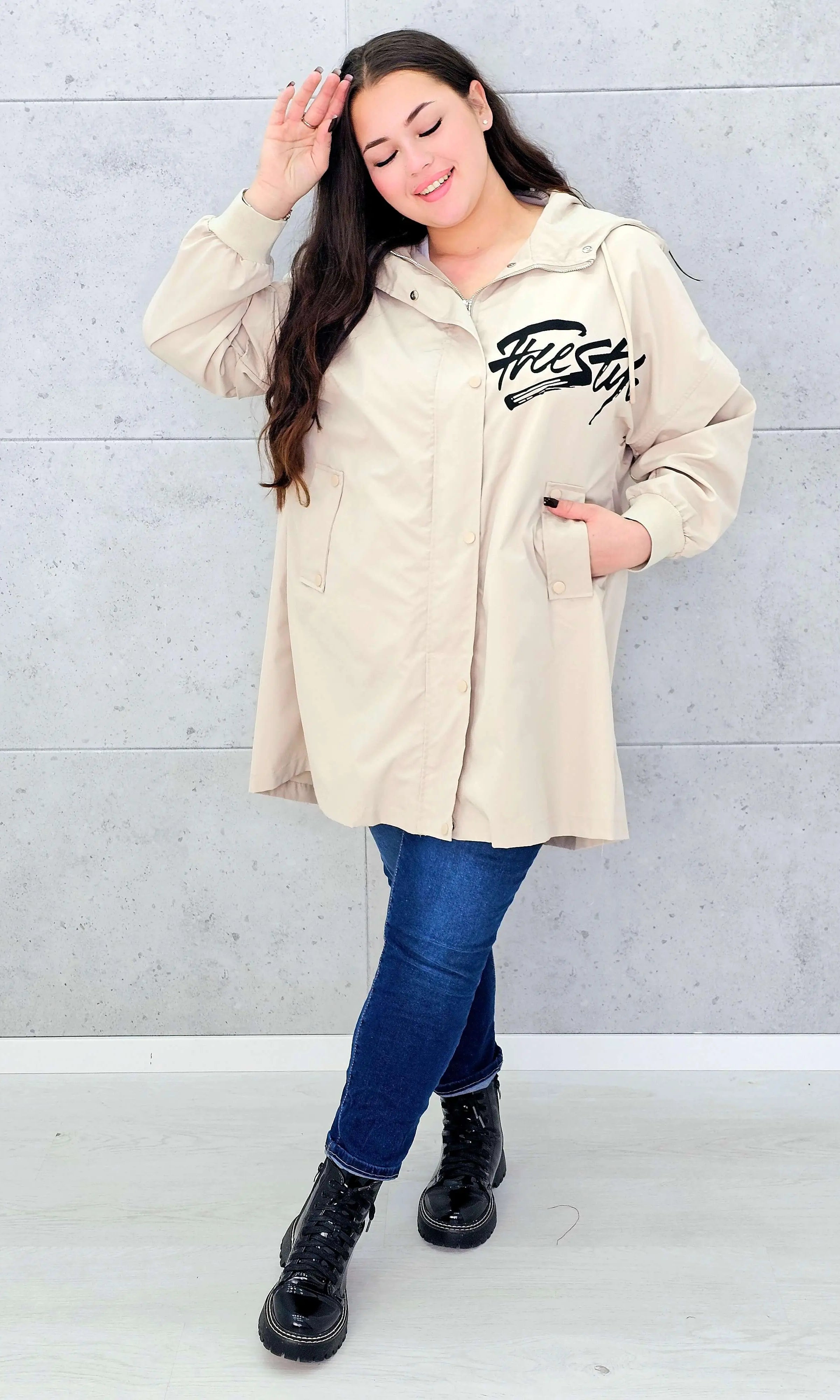 Kurtka damska z nadrukiem freestyle XXL – modny miejski styl w wersji plus size Stylowa XL