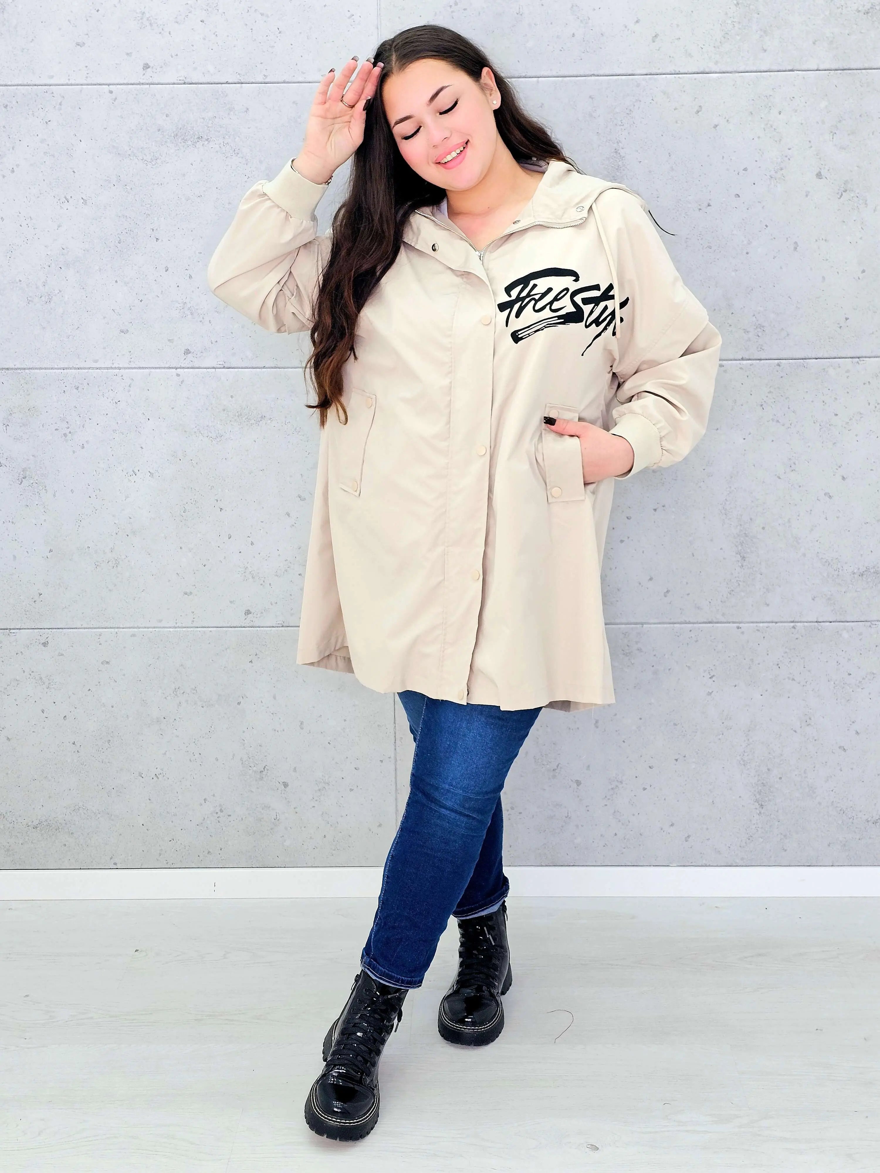 Kurtka damska z nadrukiem freestyle XXL – modny miejski styl w wersji plus size Stylowa XL
