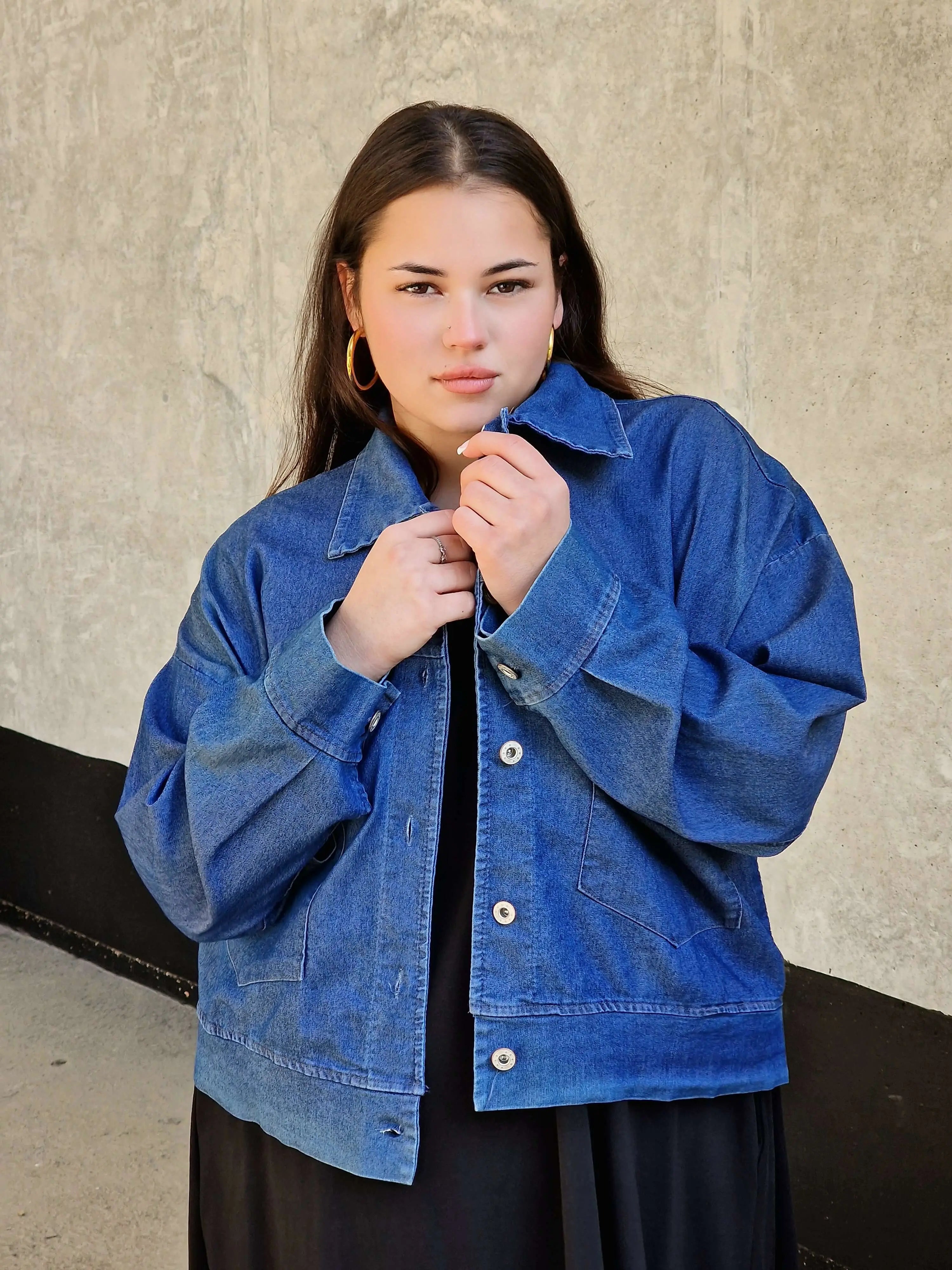 Kurtka jeansowa plus size – modna klasyka w wygodnym wydaniu Stylowa XL