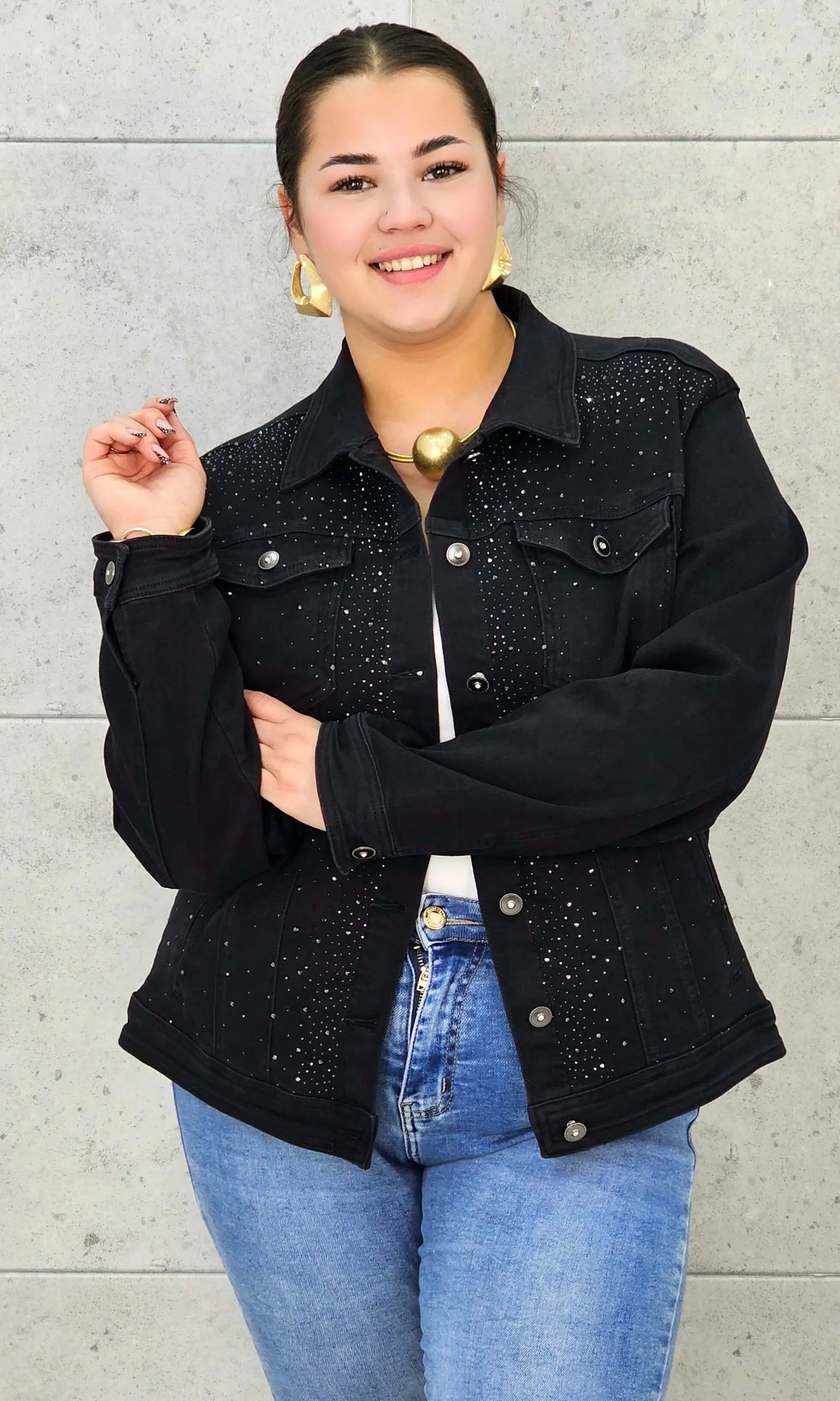 Kurtka jeansowa plus size czarna z cyrkoniami – elegancja i blask dla kobiet XXL Stylowa XL