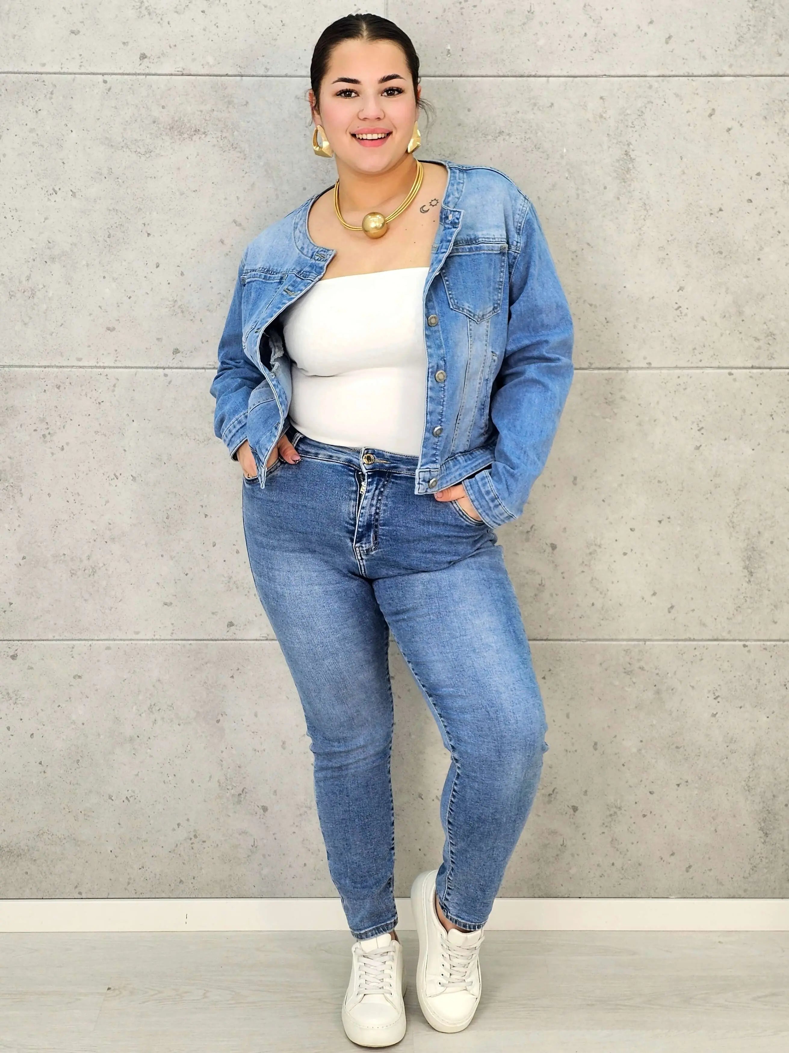 Kurtka jeansowa plus size z klasycznym krojem – Stylowa, lekka i uniwersalna Stylowa XL