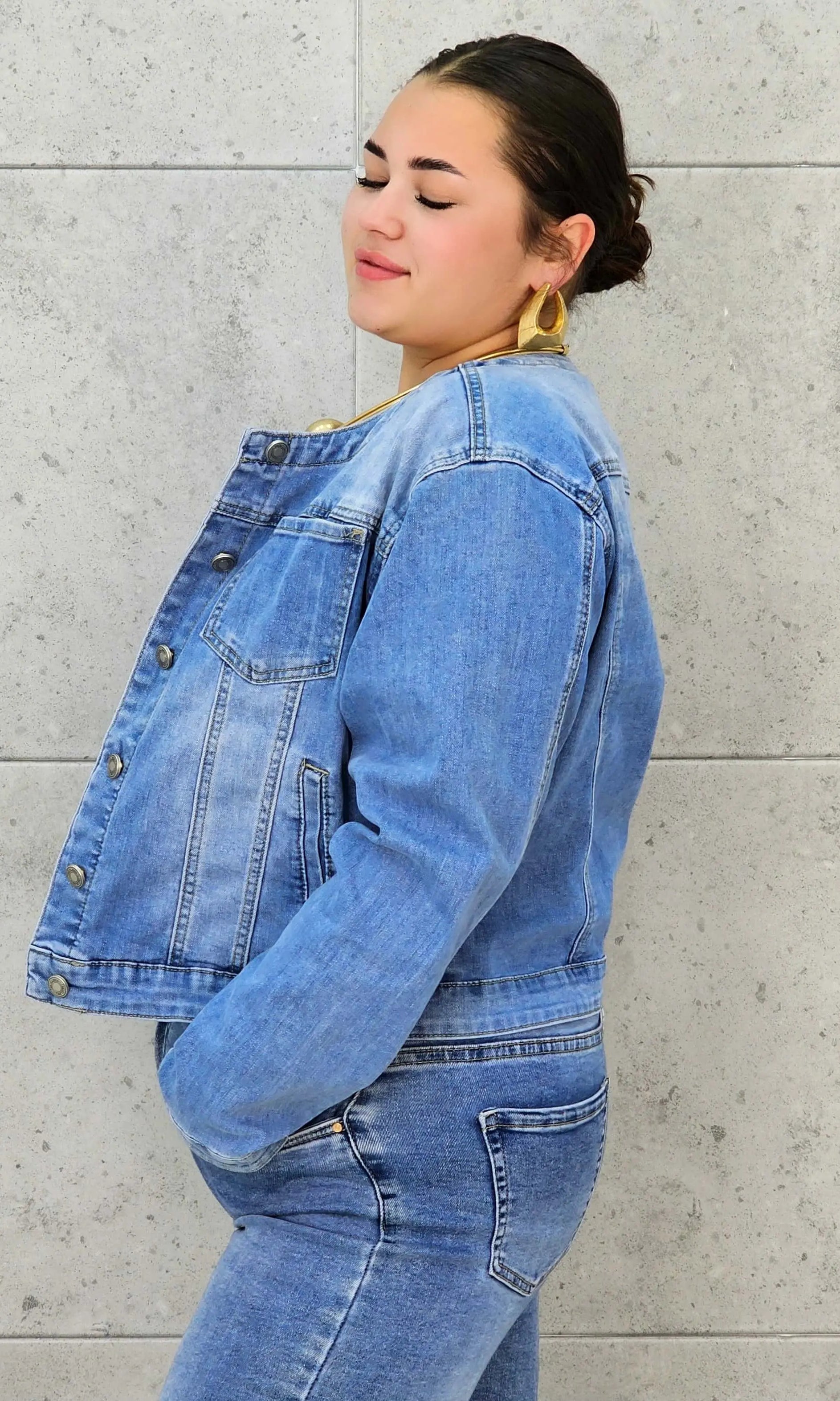 Kurtka jeansowa plus size z klasycznym krojem – Stylowa, lekka i uniwersalna Stylowa XL