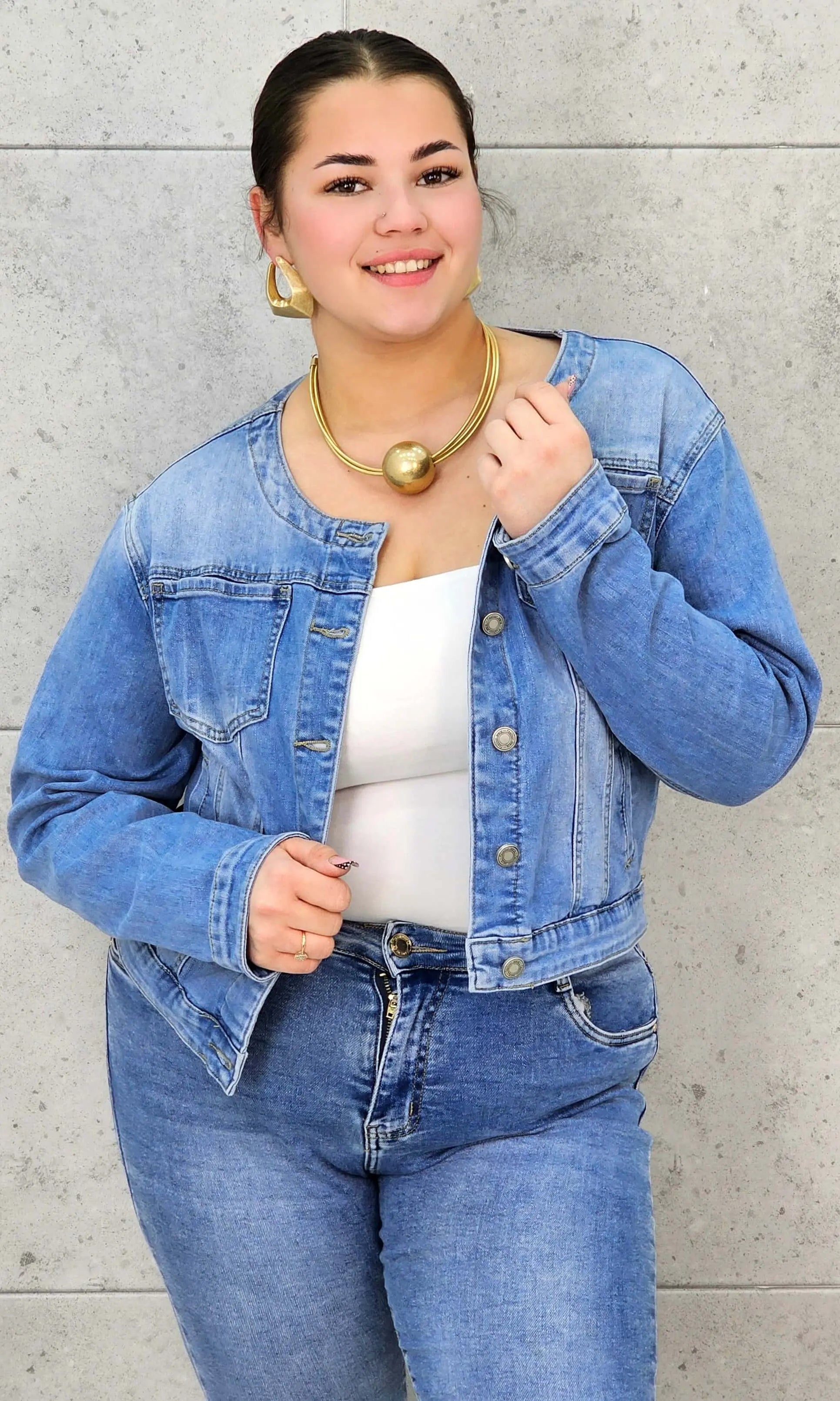 Kurtka jeansowa plus size z klasycznym krojem – Stylowa, lekka i uniwersalna Stylowa XL