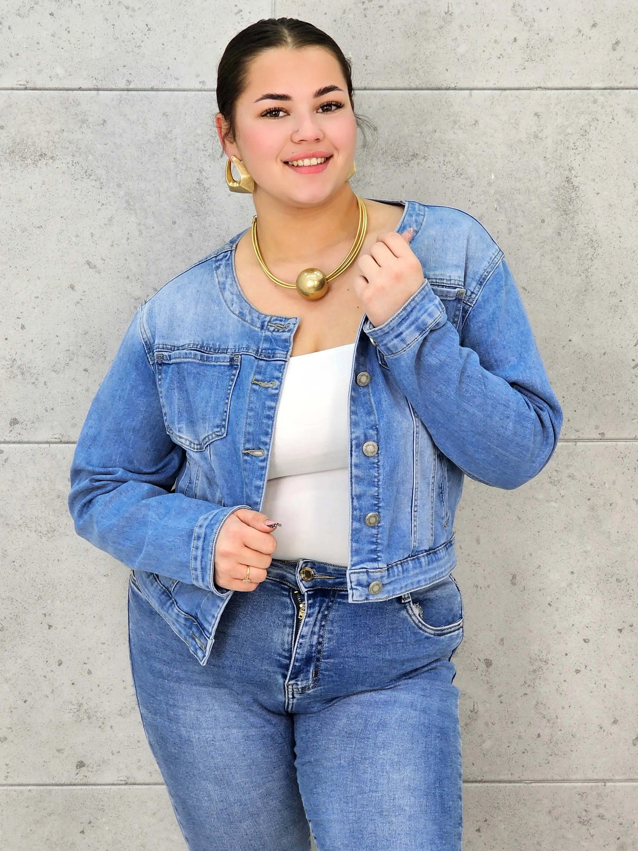 Kurtka jeansowa plus size z klasycznym krojem – Stylowa, lekka i uniwersalna Stylowa XL